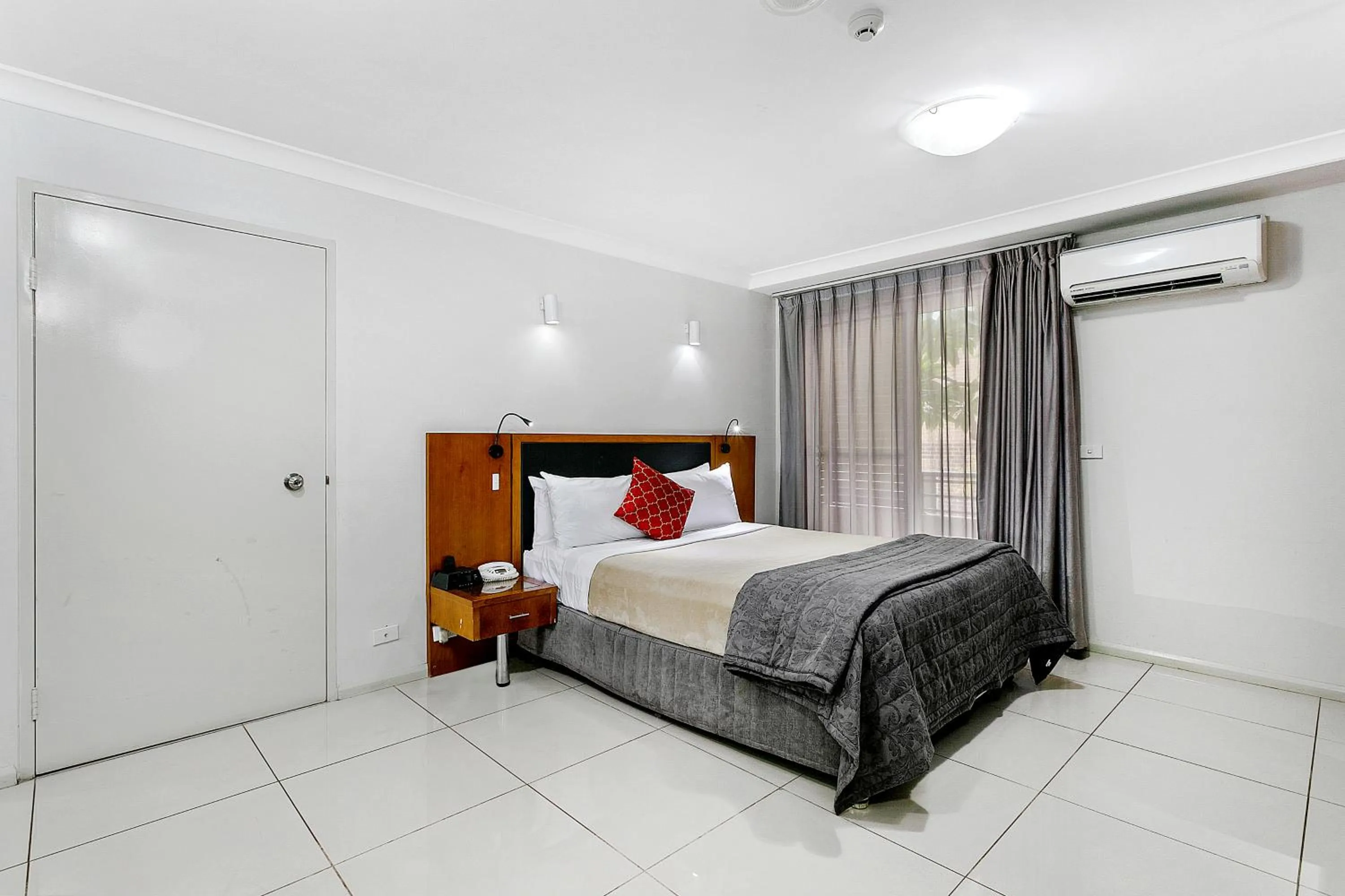 Bed in Comfort Inn & Suites Burwood
