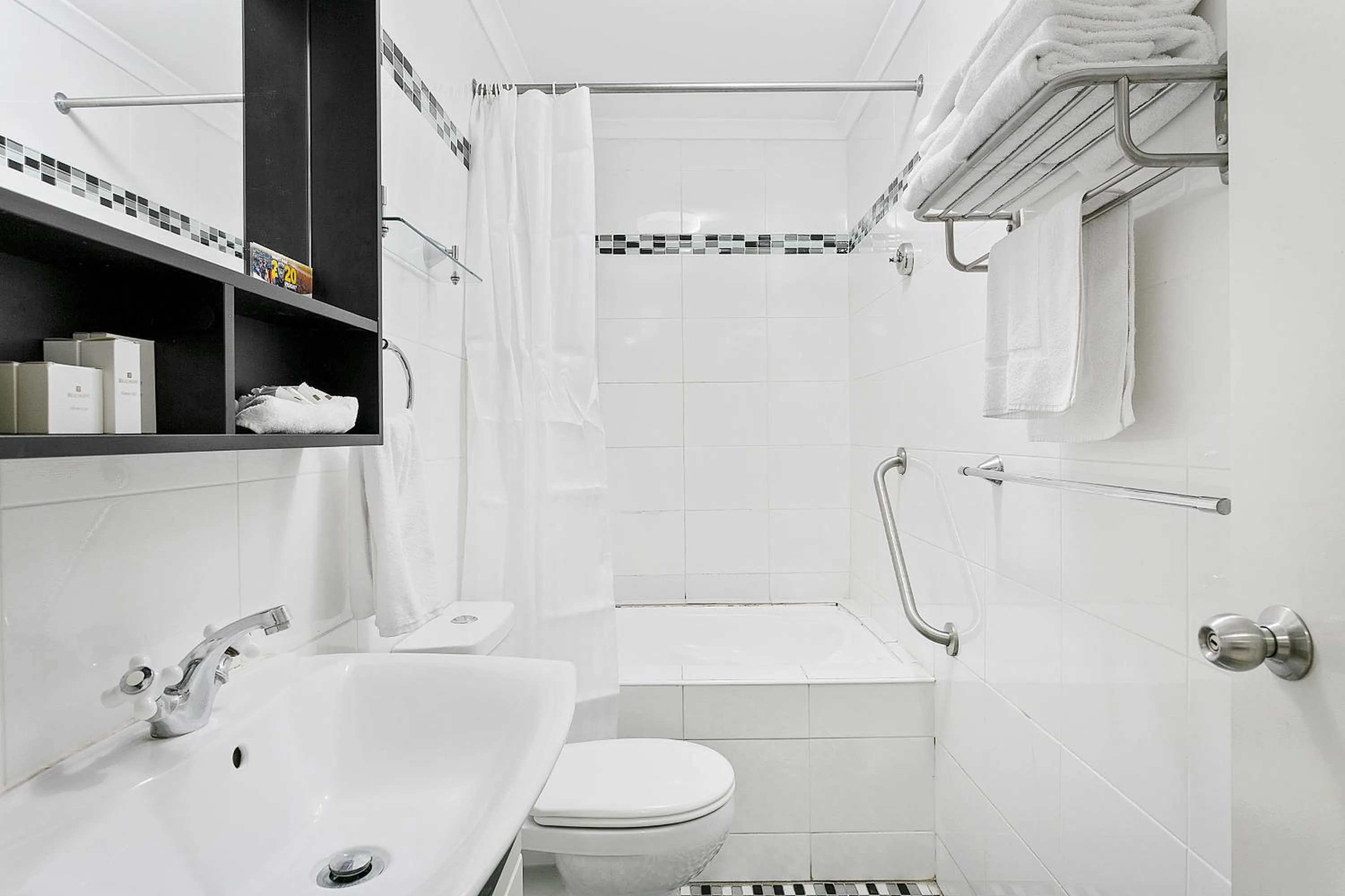 Bathroom in Comfort Inn & Suites Burwood