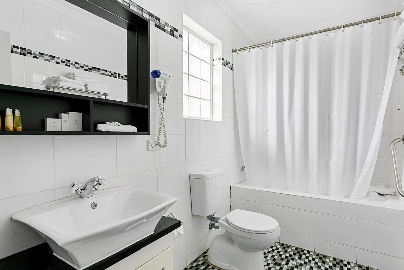 Bathroom in Comfort Inn & Suites Burwood