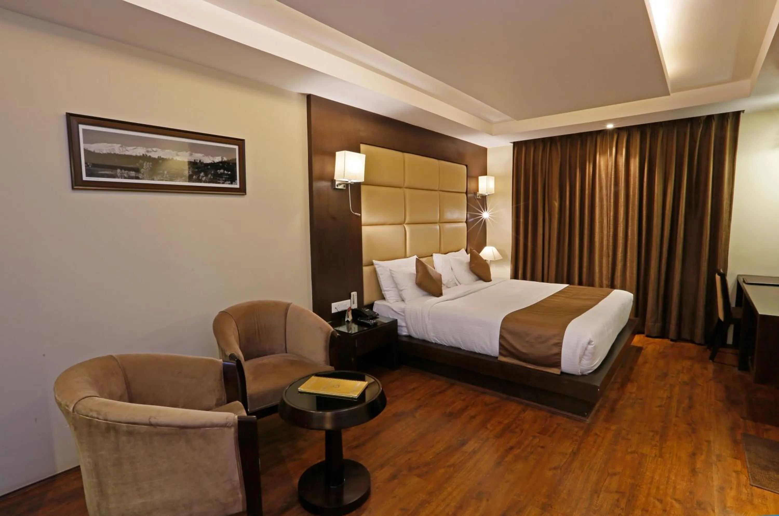 Photo of the whole room, Bed in Clarks inn srinagar