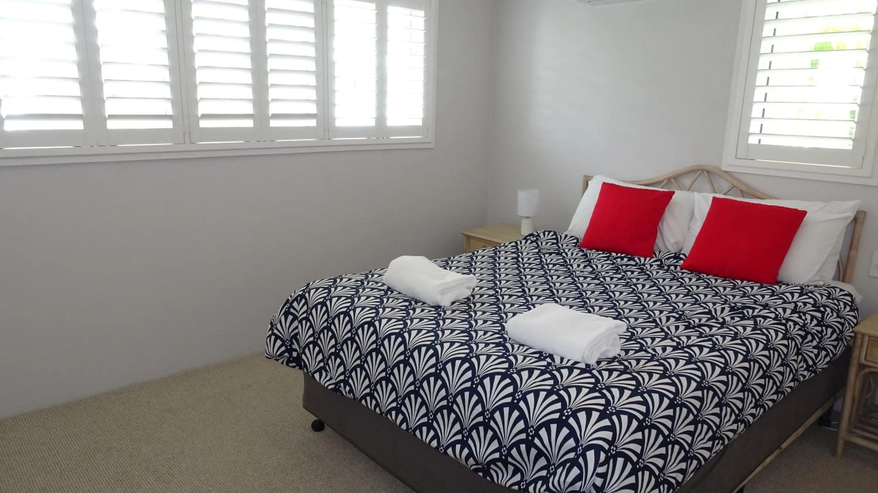 Bedroom, Bed in Noosa Gardens Riverside Resort