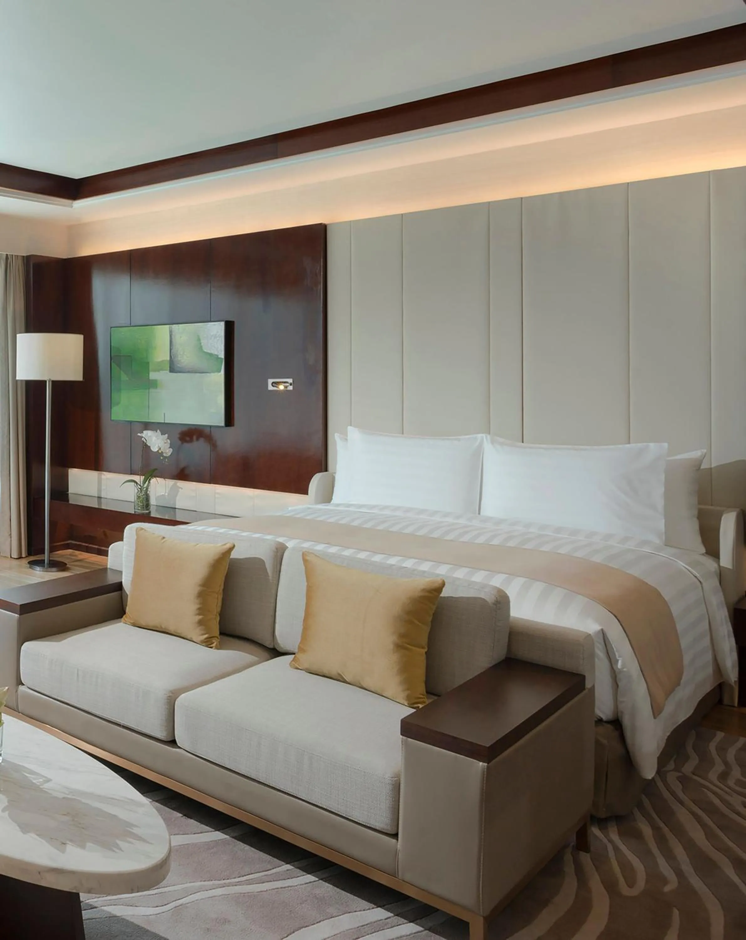 Bed in Meliá Yangon