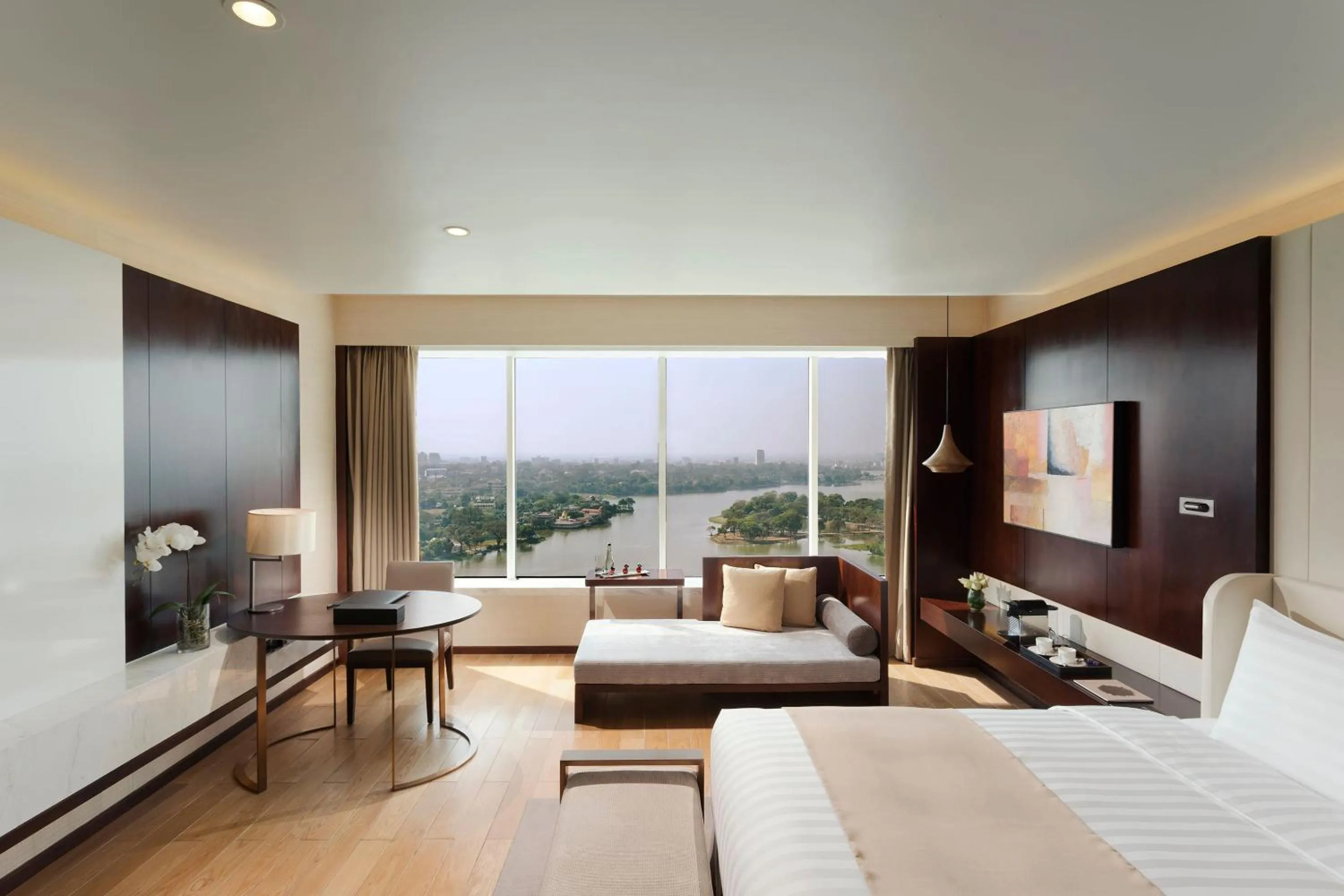 Bed in Meliá Yangon