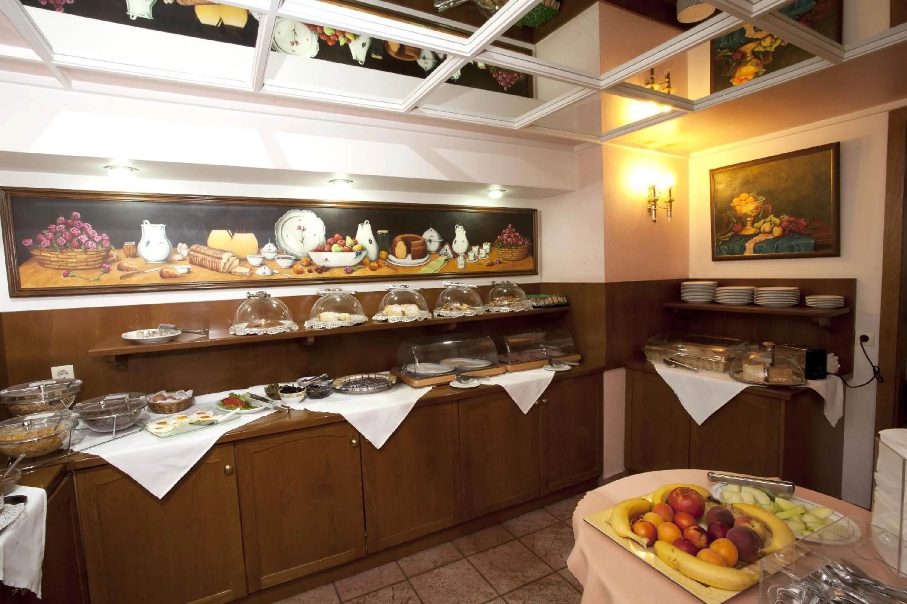 Restaurant/places to eat in Hotel Katerina