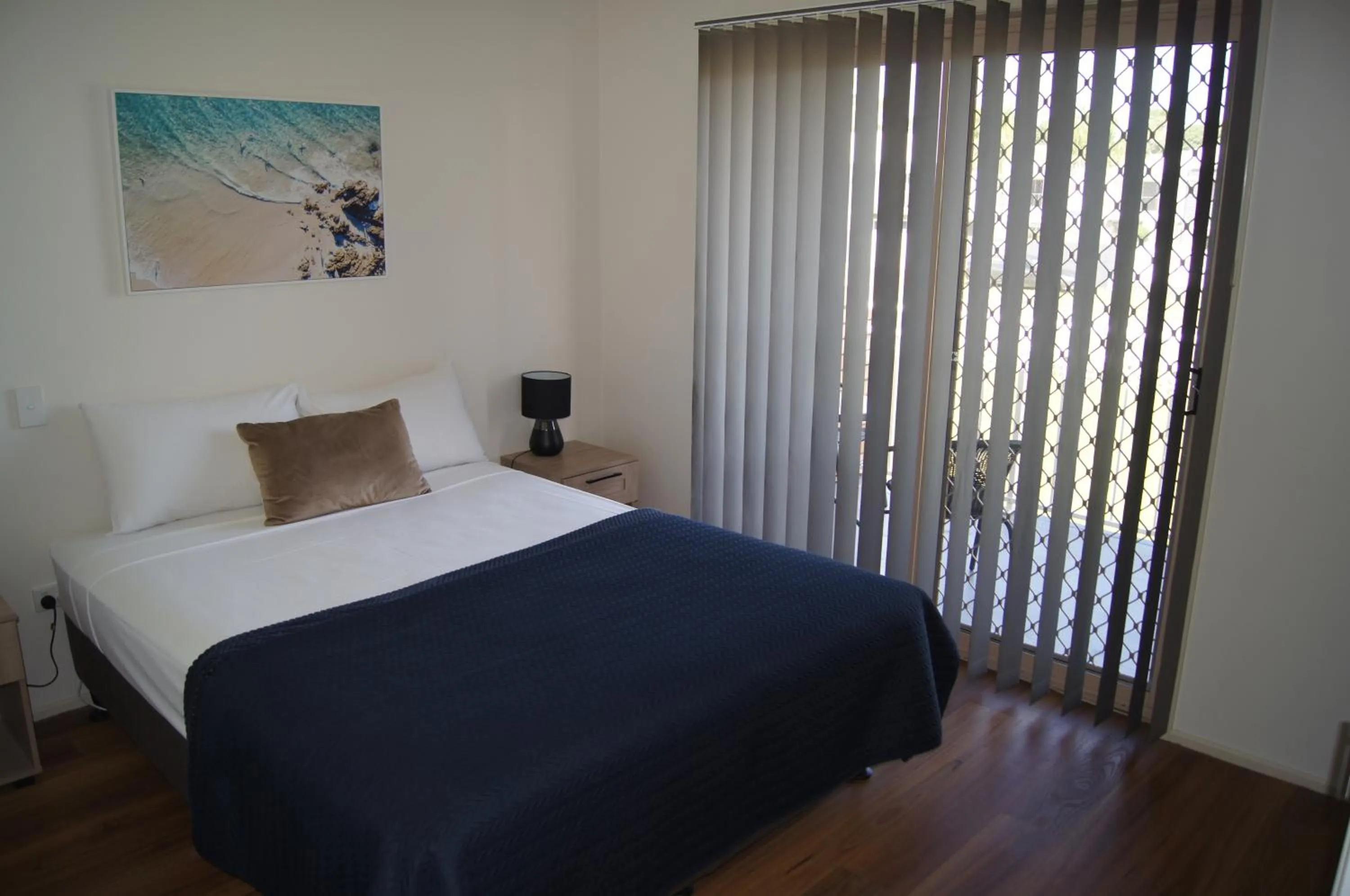 Bed in Beachside Motor Inn By Golden Chain