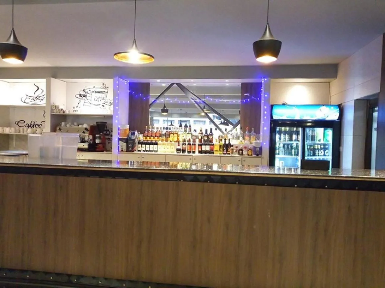 Restaurant/places to eat in Russell Hotel