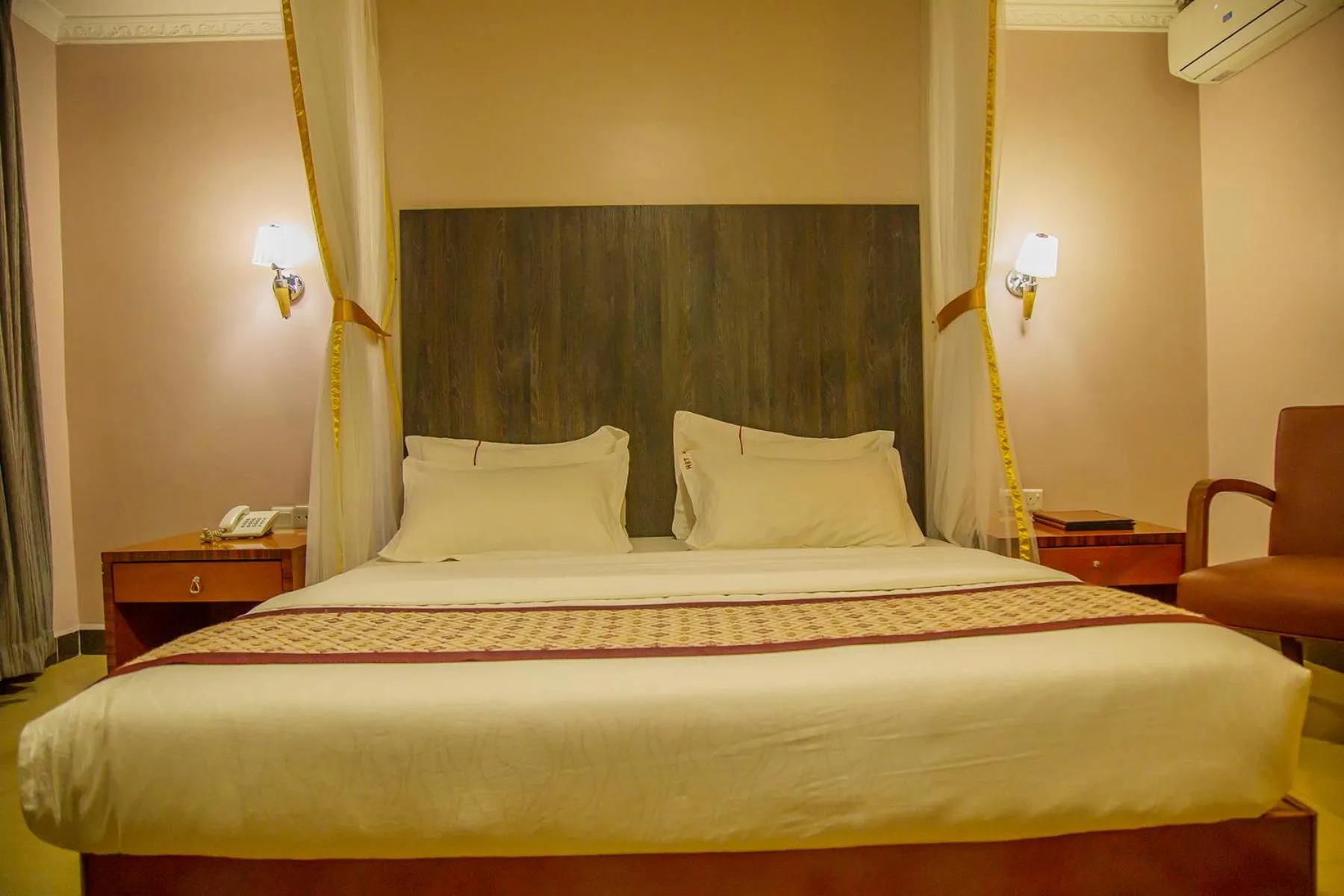 Bed in Russell Hotel