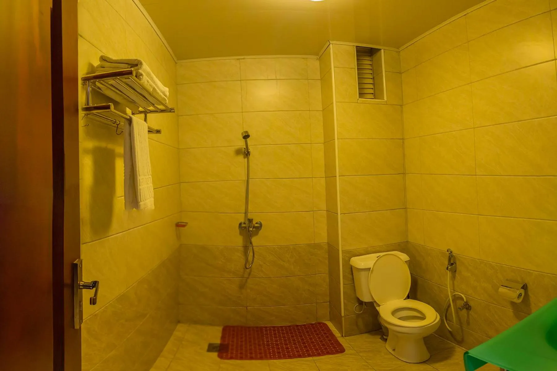 Bathroom in Russell Hotel