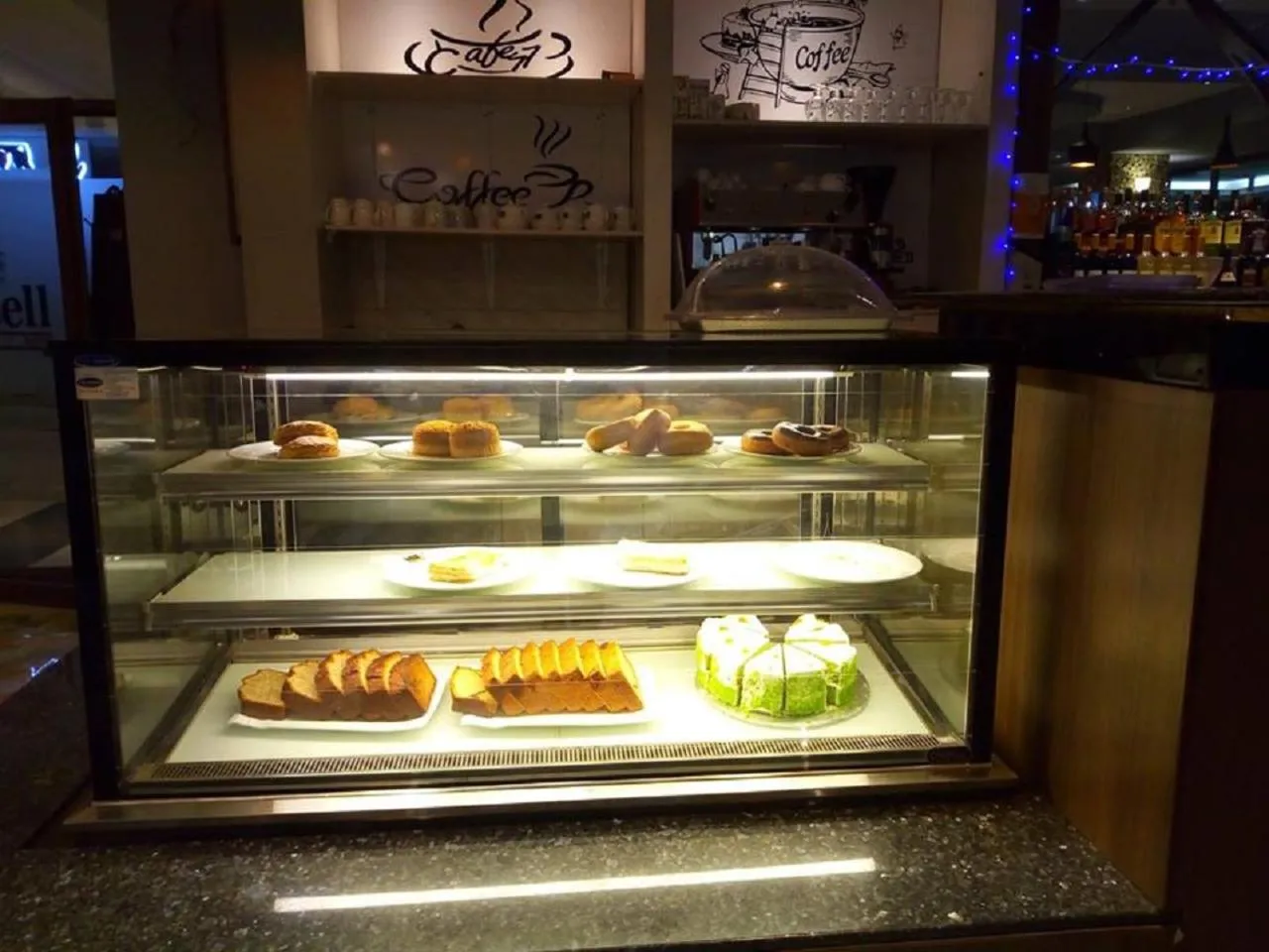 Restaurant/places to eat in Russell Hotel