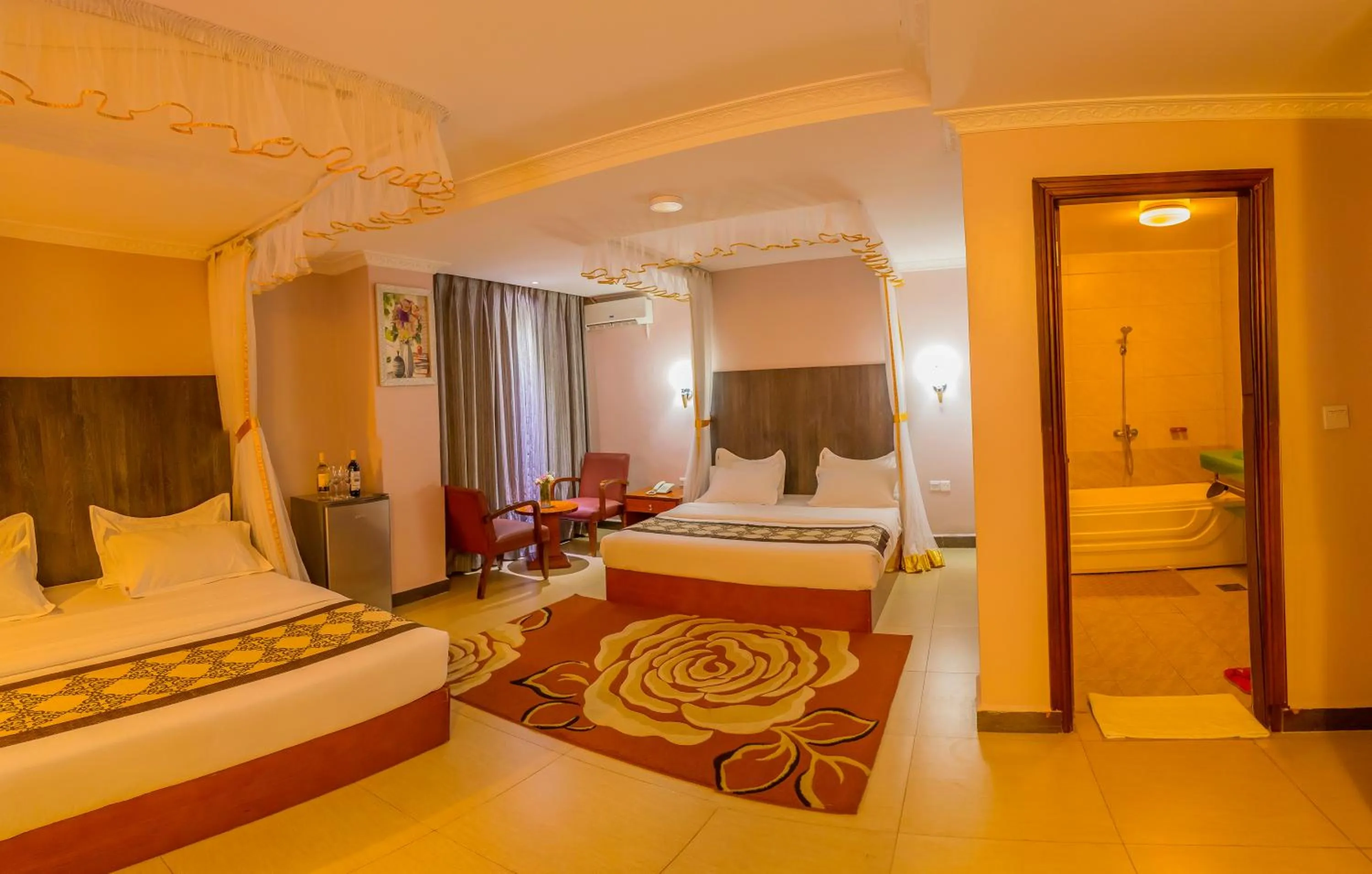 Bedroom in Russell Hotel