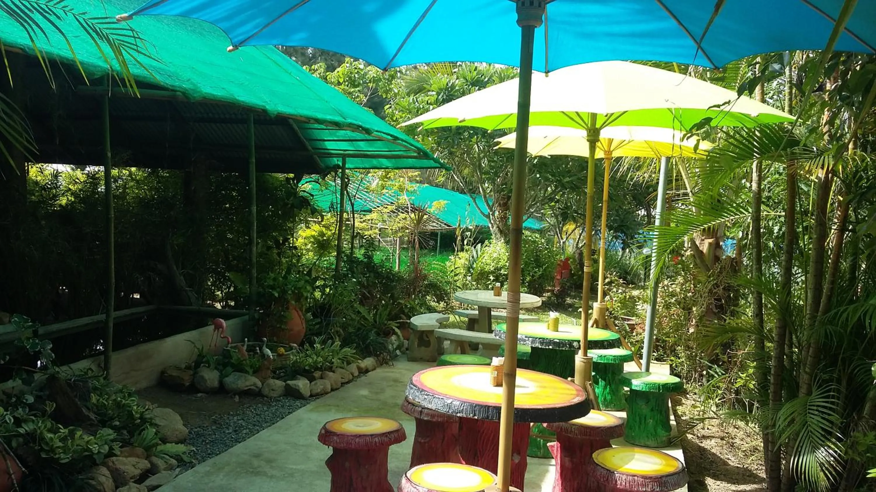 Restaurant/places to eat in Khoom Kam Kaew