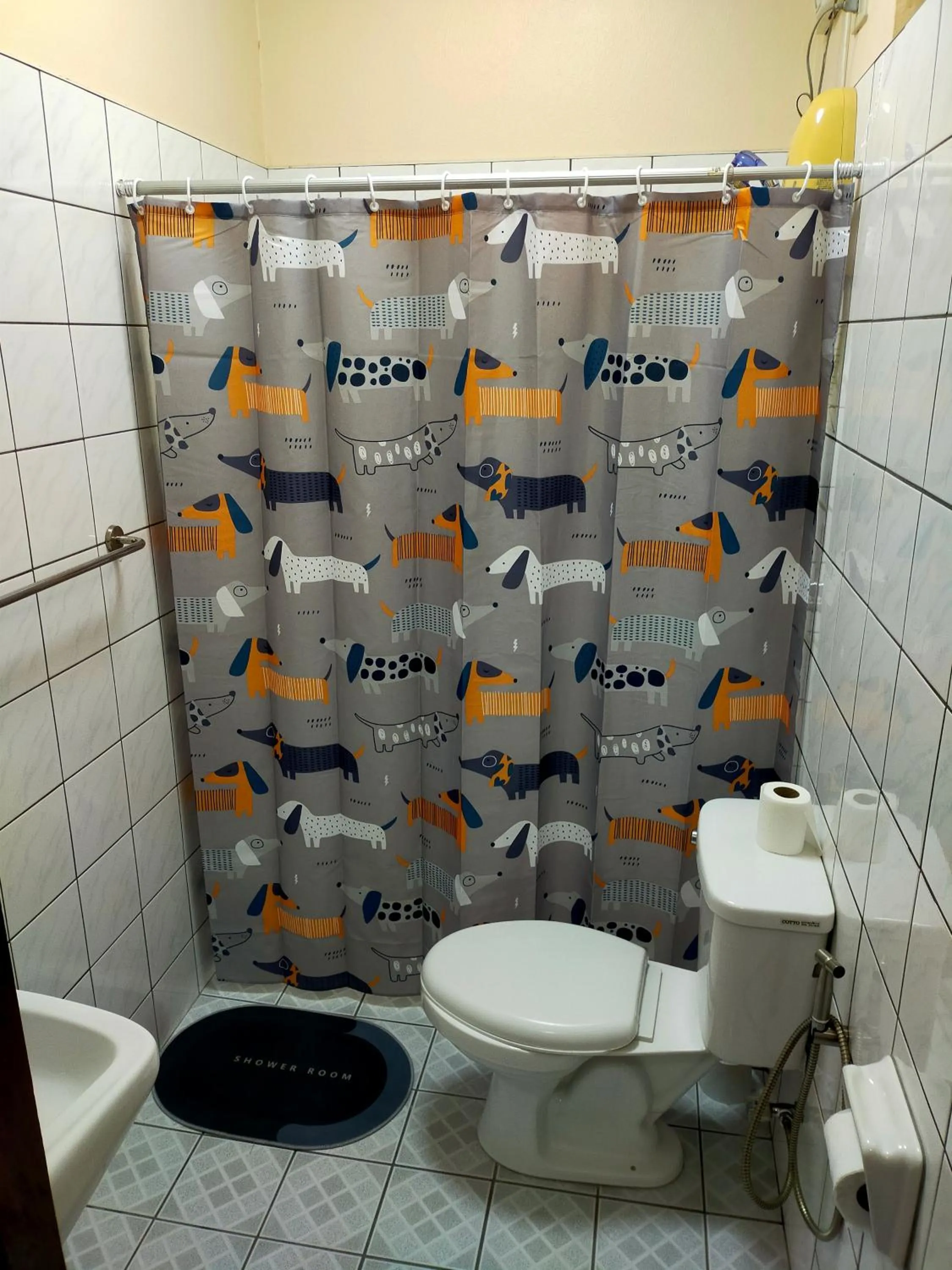 Shower in Khoom Kam Kaew