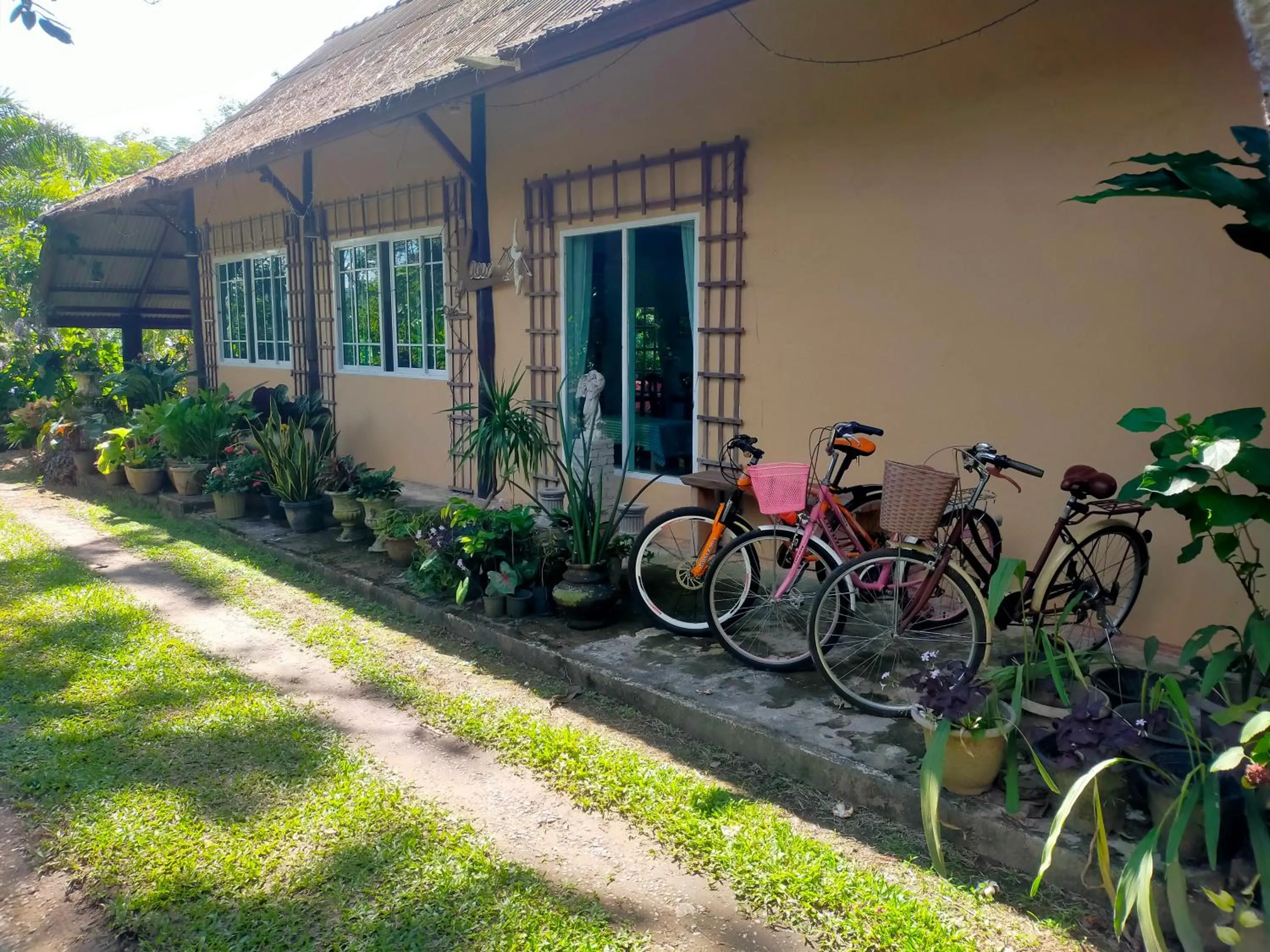 Cycling in Khoom Kam Kaew