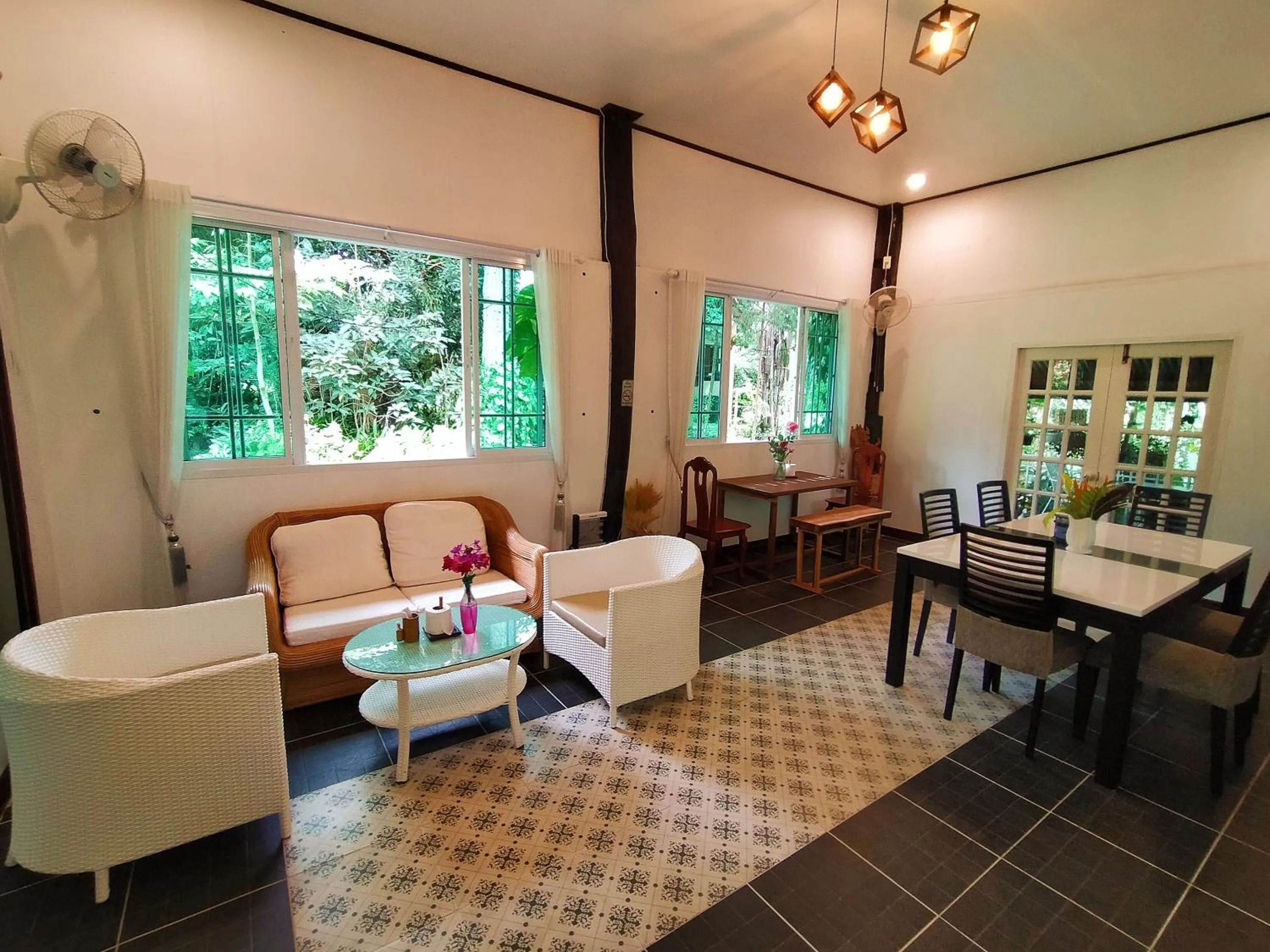 Restaurant/places to eat in Khoom Kam Kaew