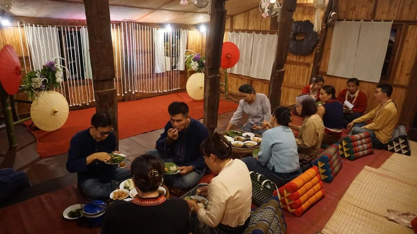 Restaurant/places to eat in Khoom Kam Kaew