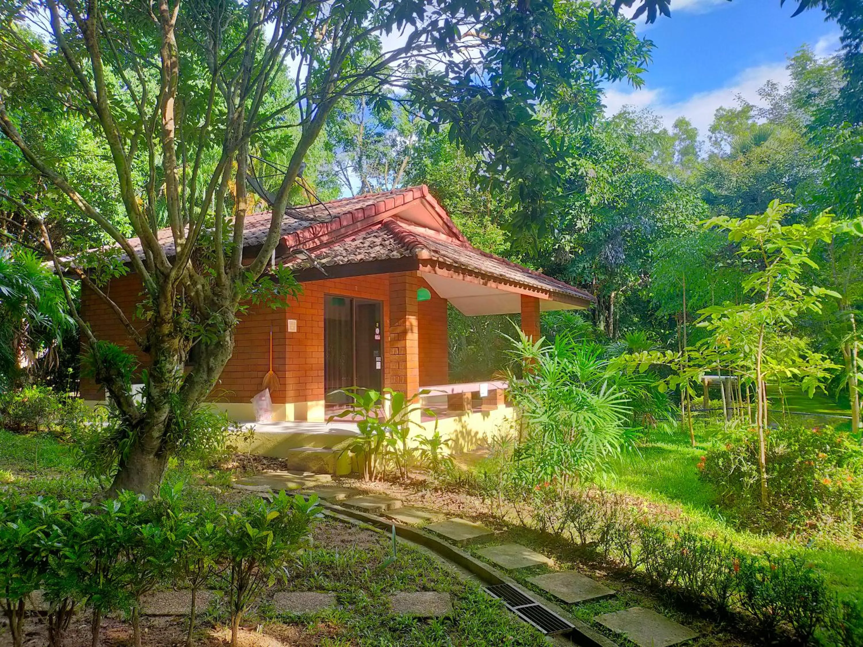 Property building in Khoom Kam Kaew