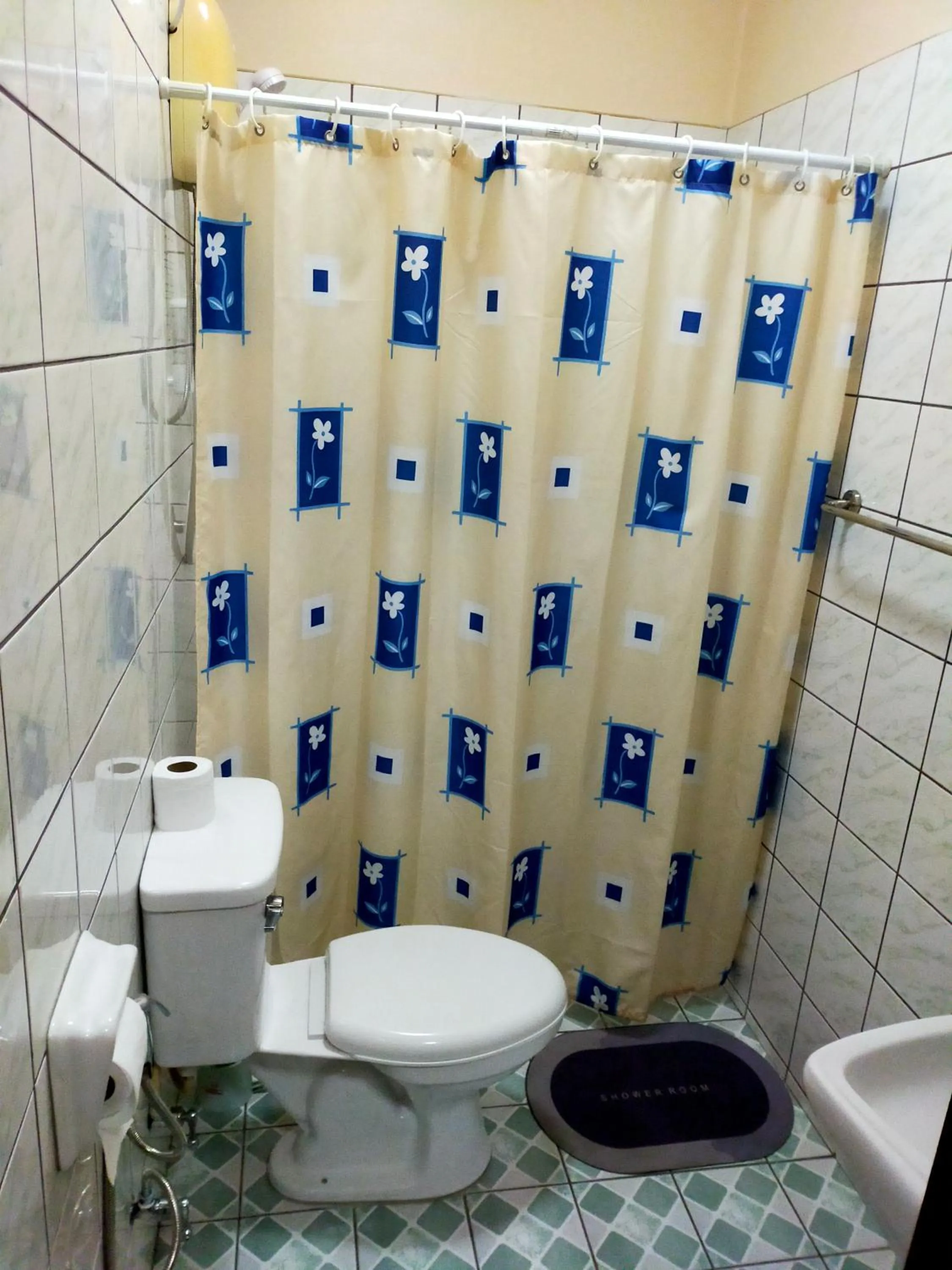 Shower in Khoom Kam Kaew