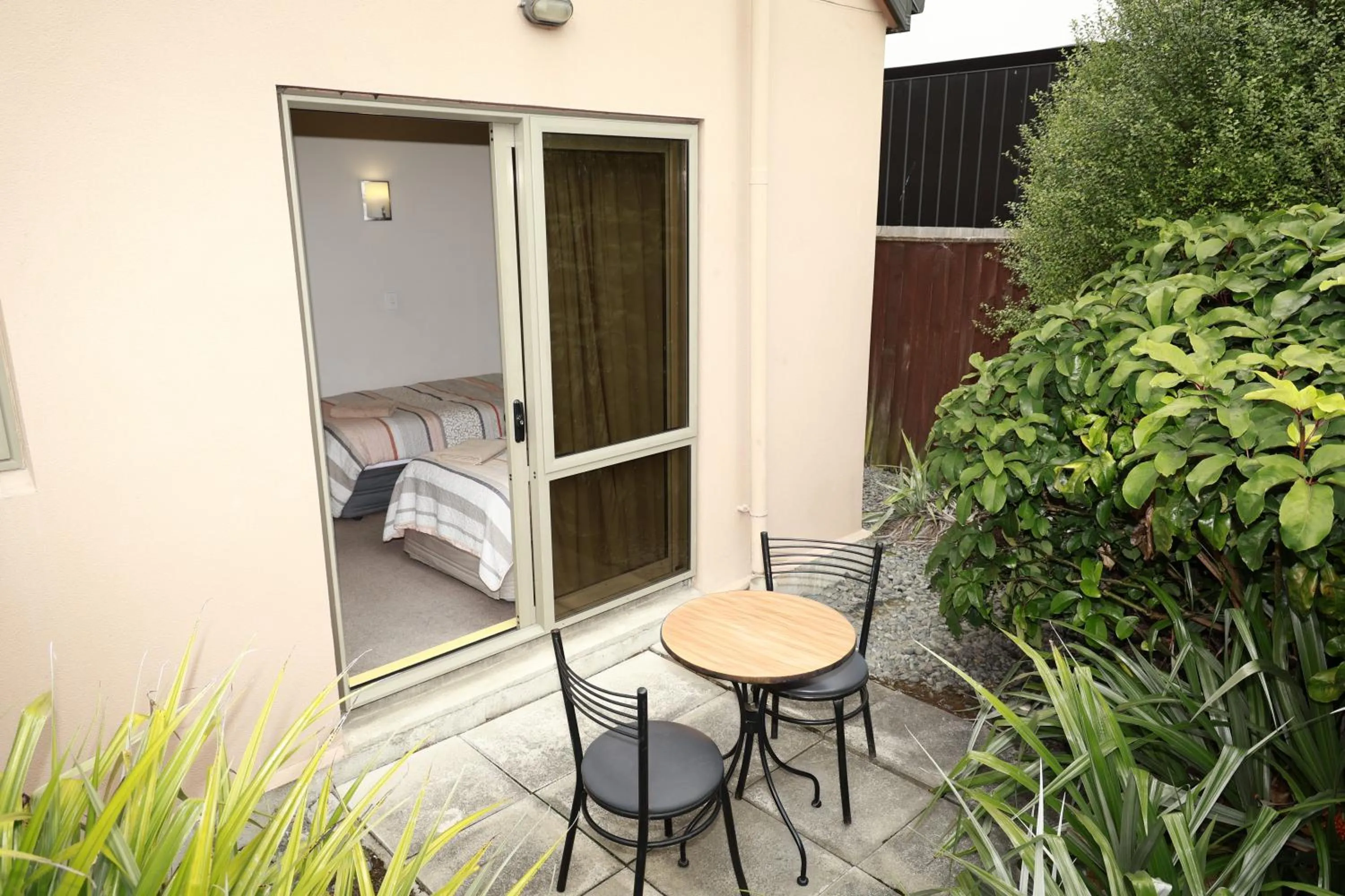 Patio in Bealey Avenue Motel