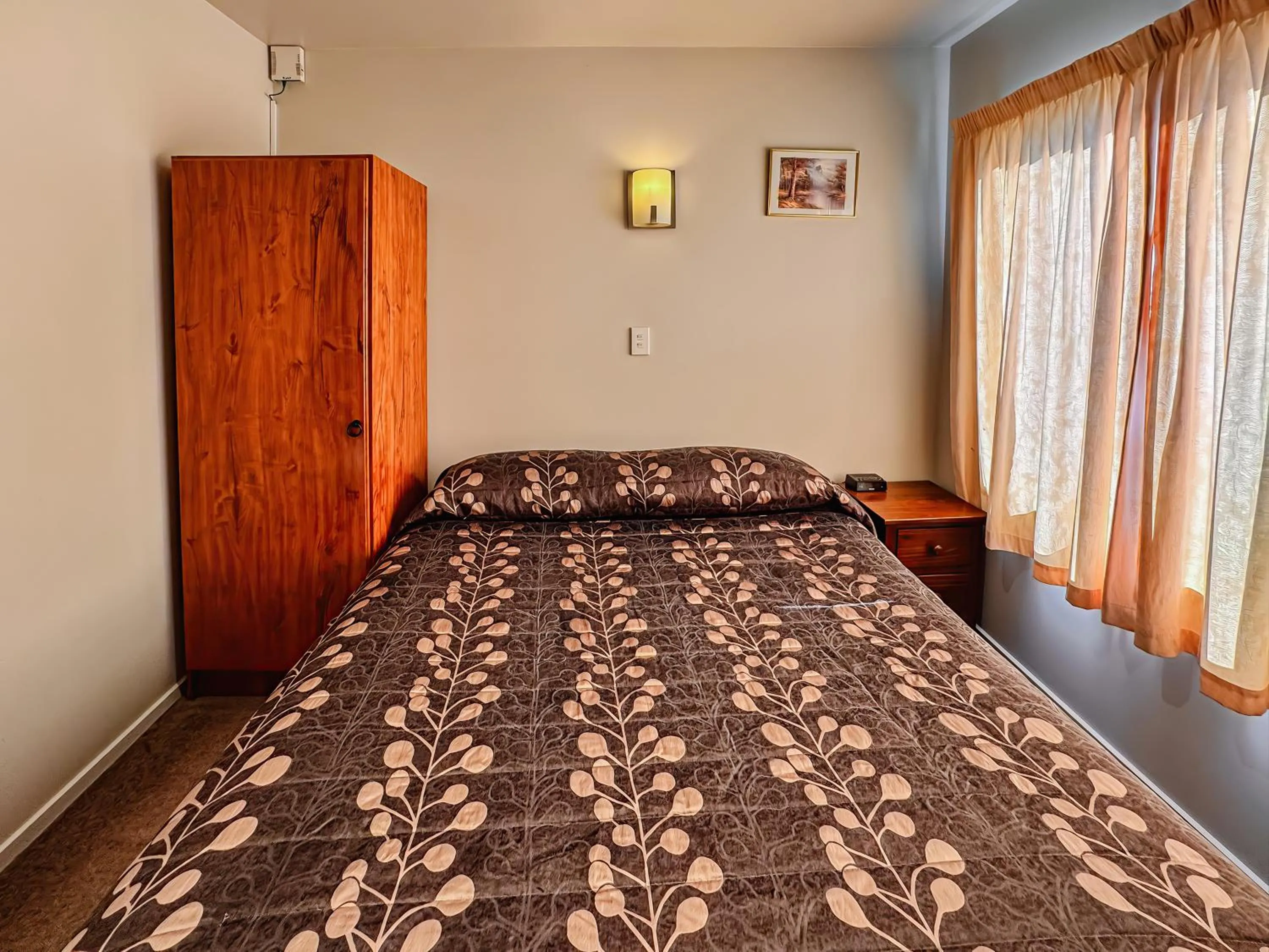 Bedroom, Bed in Bealey Avenue Motel