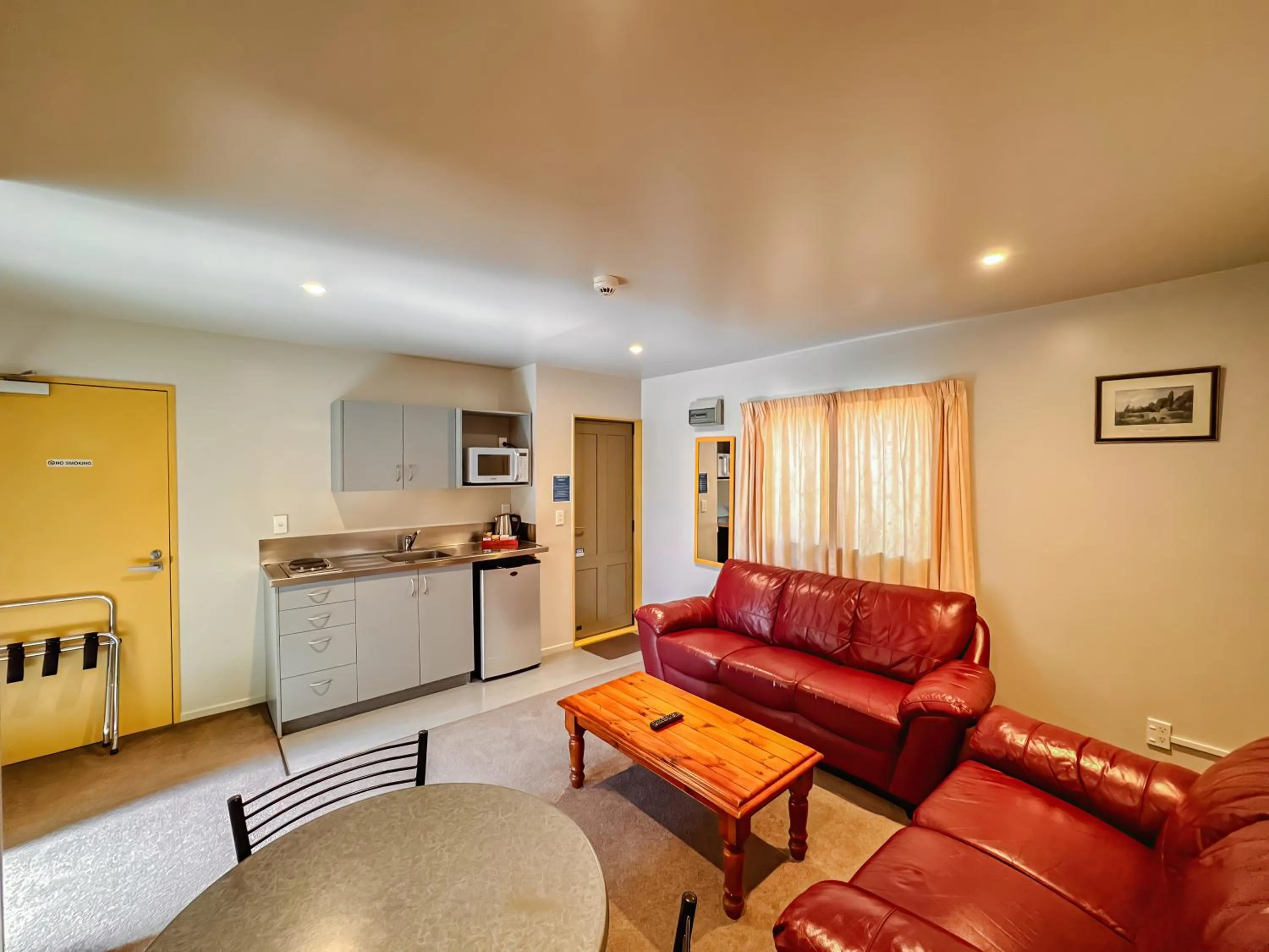 Living room in Bealey Avenue Motel