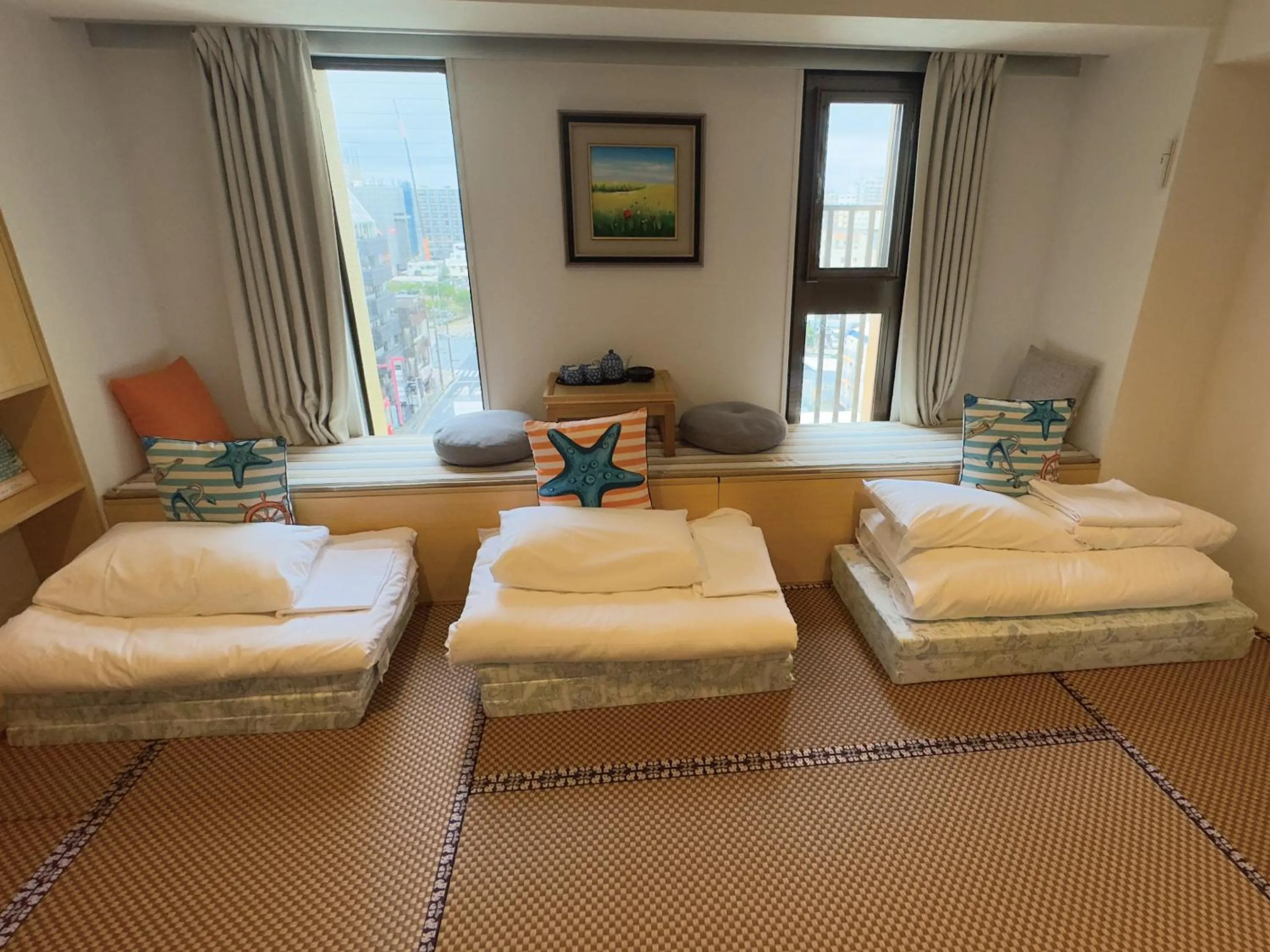 Photo of the whole room, Bed in Victoria Hotel