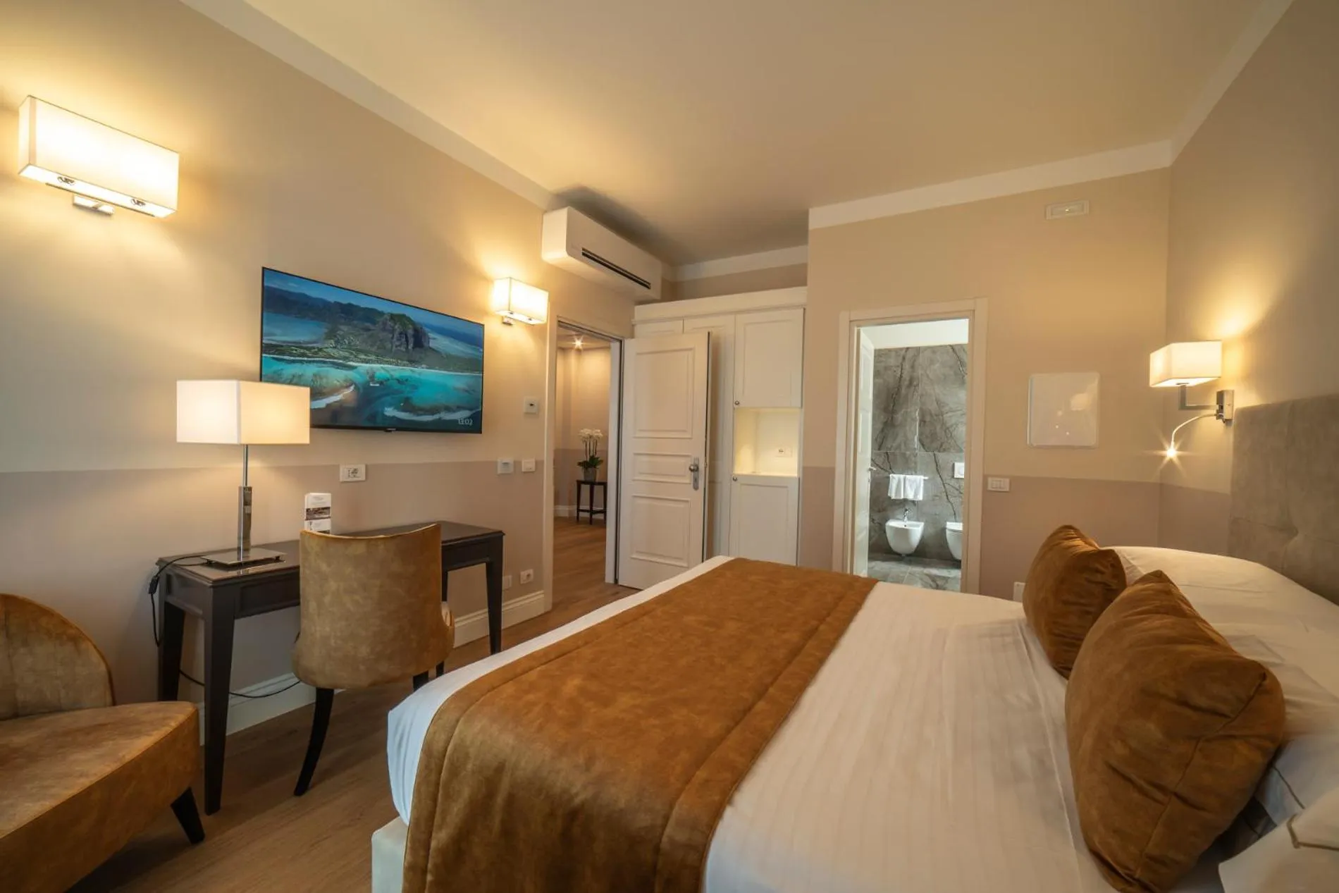 Bedroom, Bed in Hotel Palazzo San Lorenzo & Spa