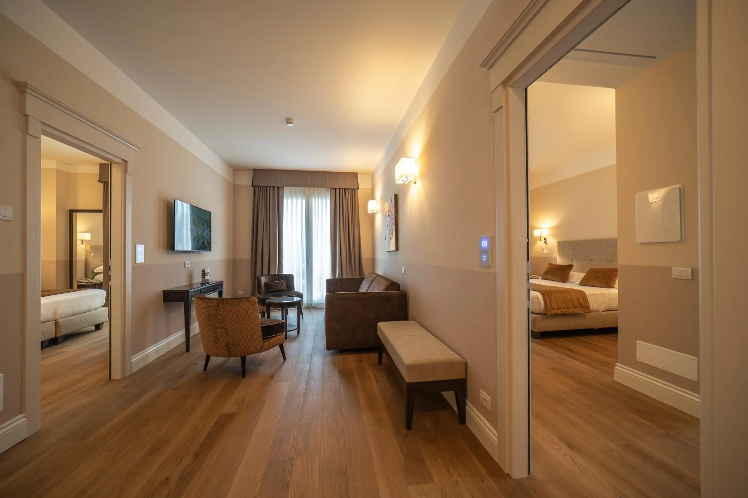 Living room, Bed in Hotel Palazzo San Lorenzo & Spa