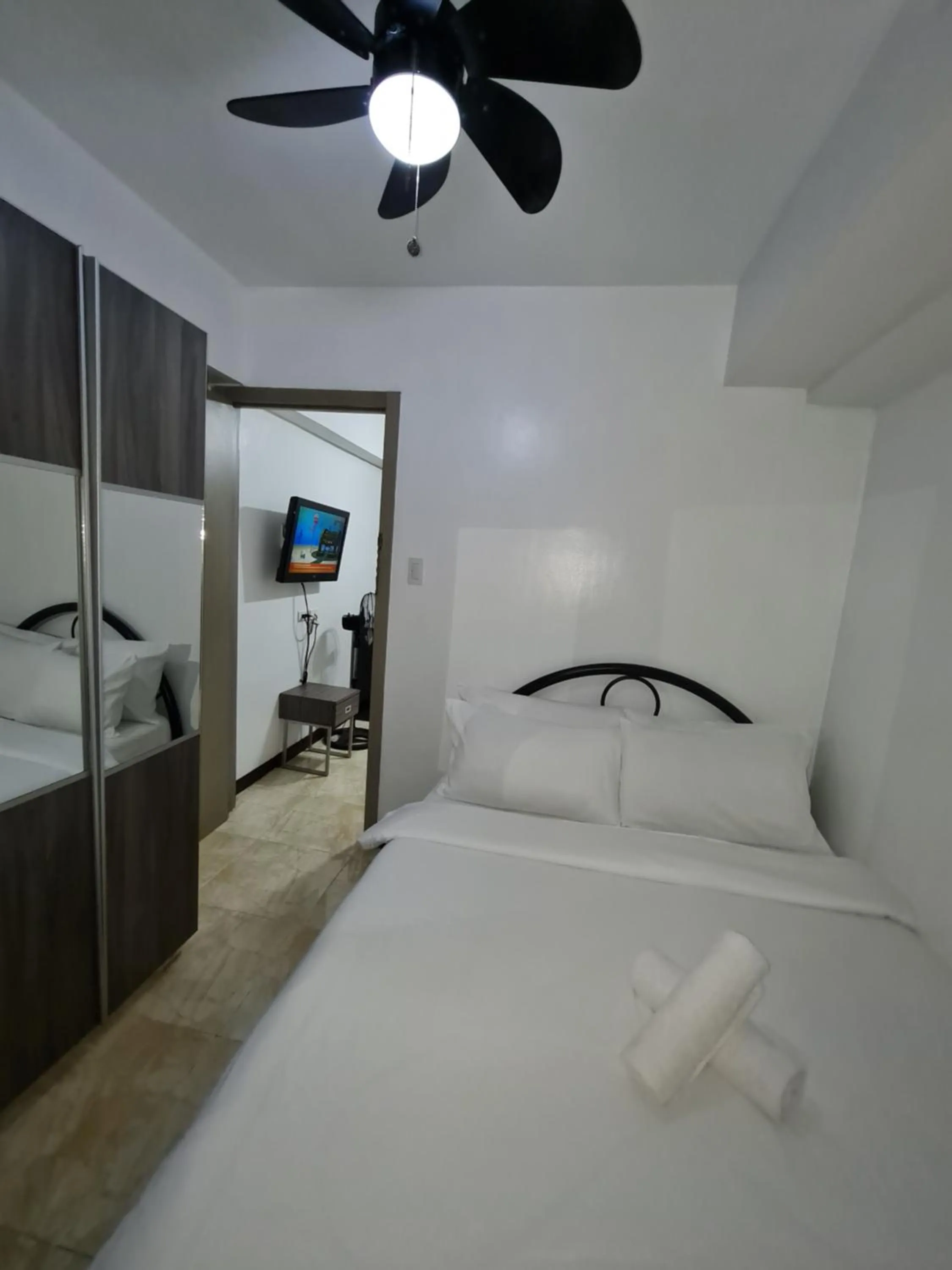 Bed in Solemare Parksuites Condominium - Condo R Us