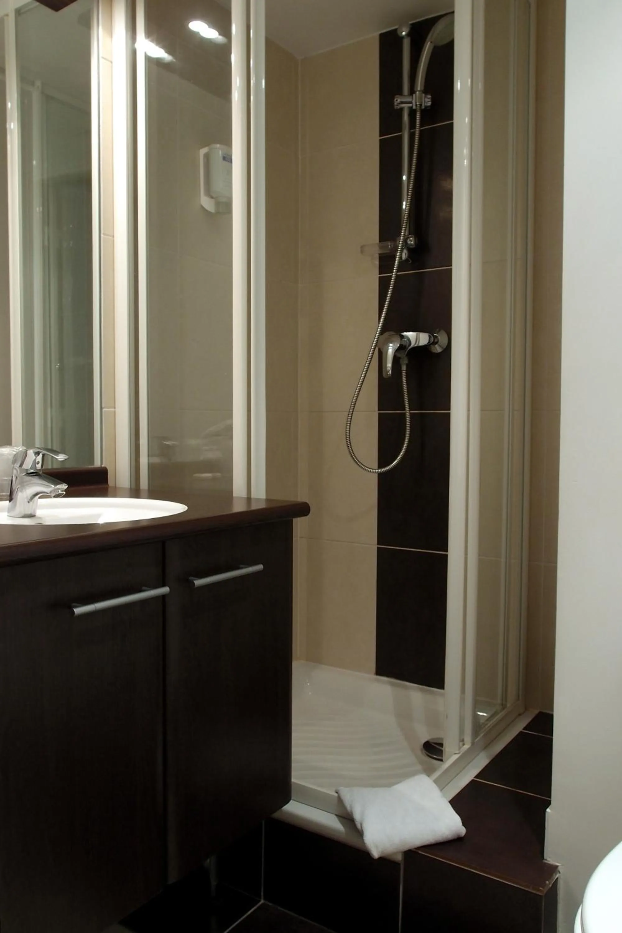 Bathroom in Lagrange Apart’Hotel Paris-Boulogne