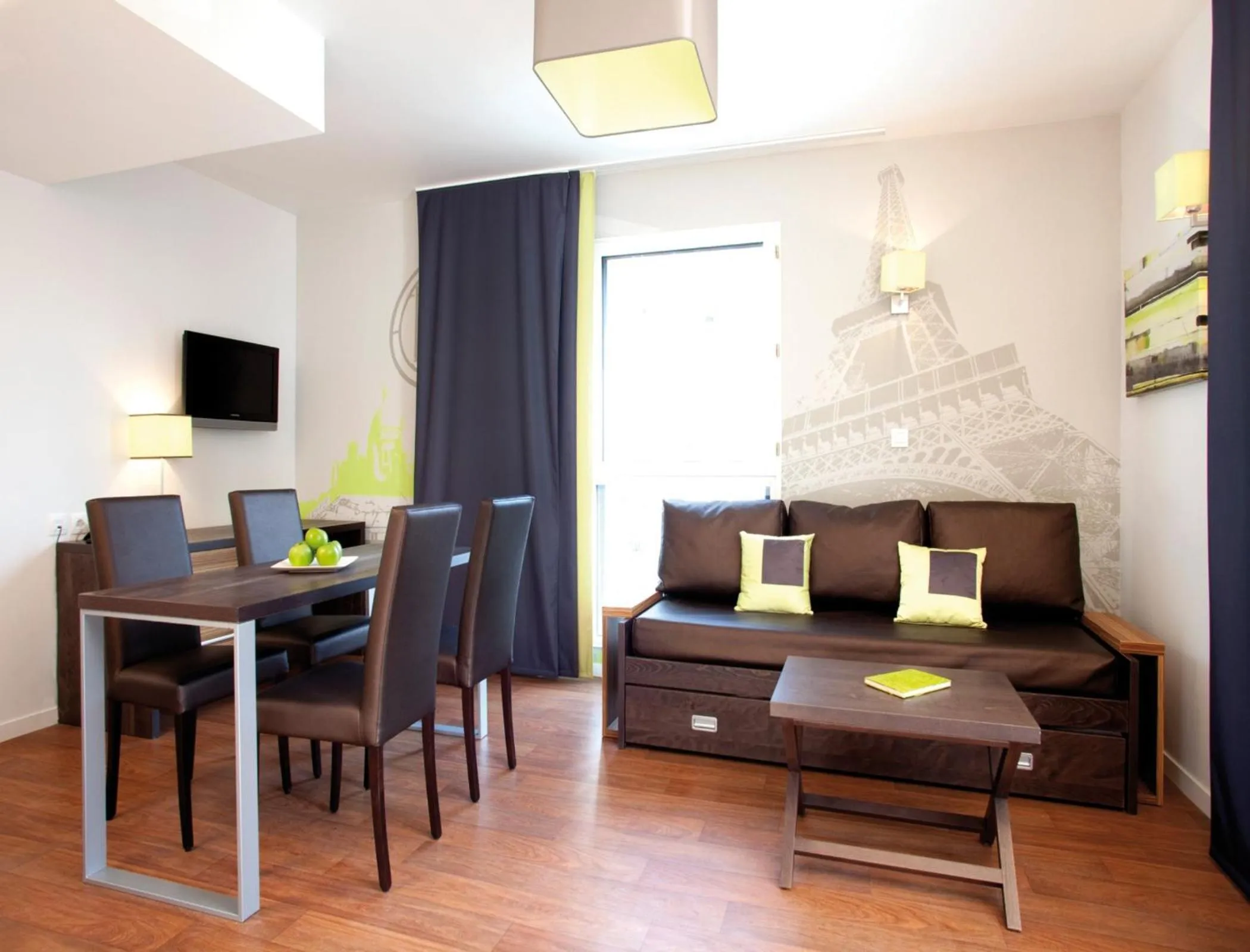 TV and multimedia in Lagrange Apart’Hotel Paris-Boulogne