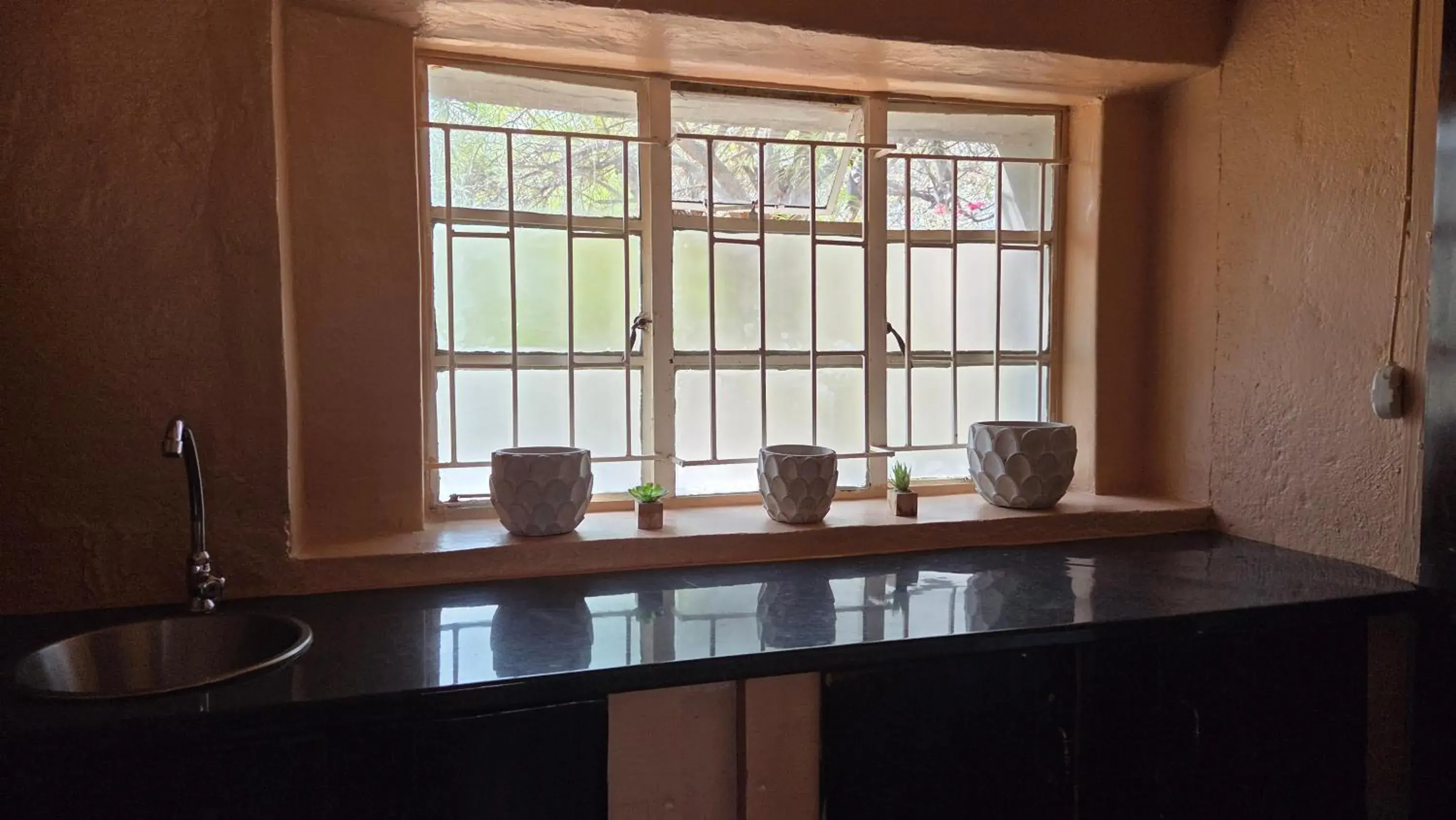 Twin Room with View - single occupancy in Three Bridges B&B Twin Room with View - single occupancy in Three Bridges B&B