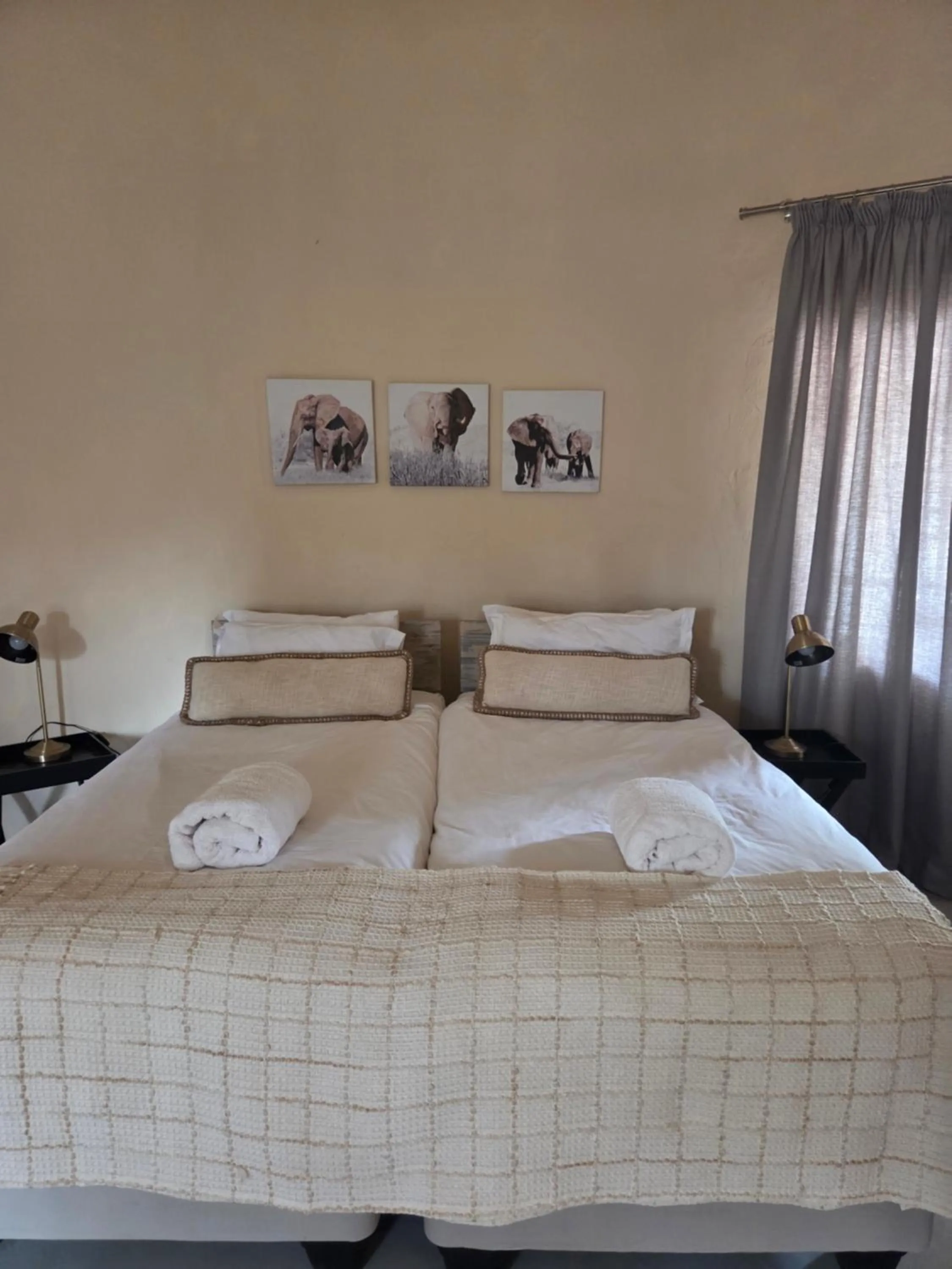 Bedroom, Bed in Three Bridges B&B