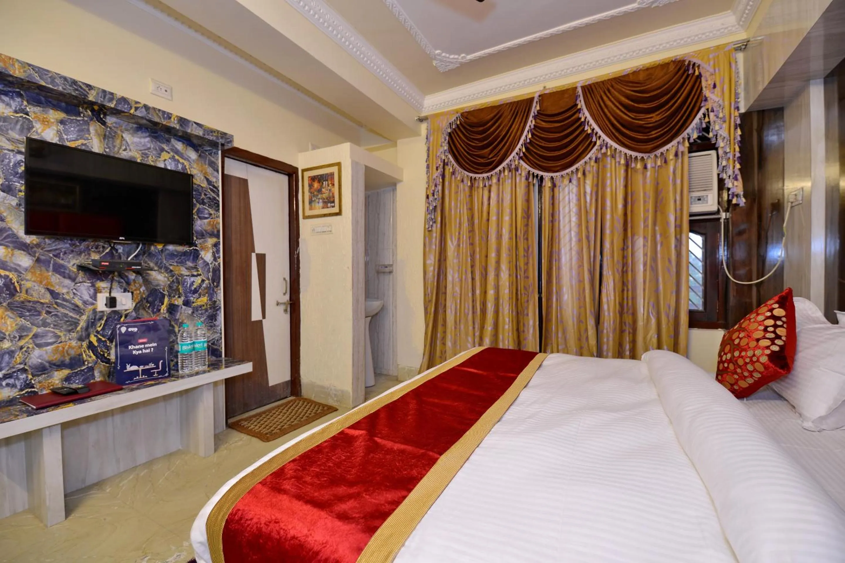 Bedroom, Bed in Super Hotel O Ganpati Plaza Ajmer