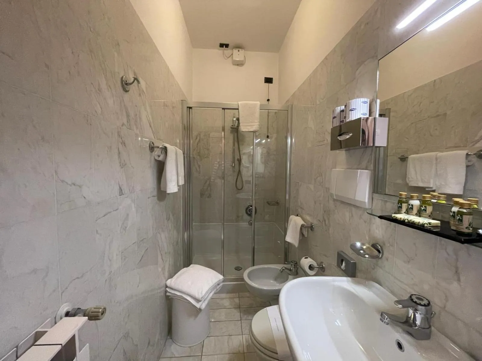 Shower in Grand Hotel Mediterranee