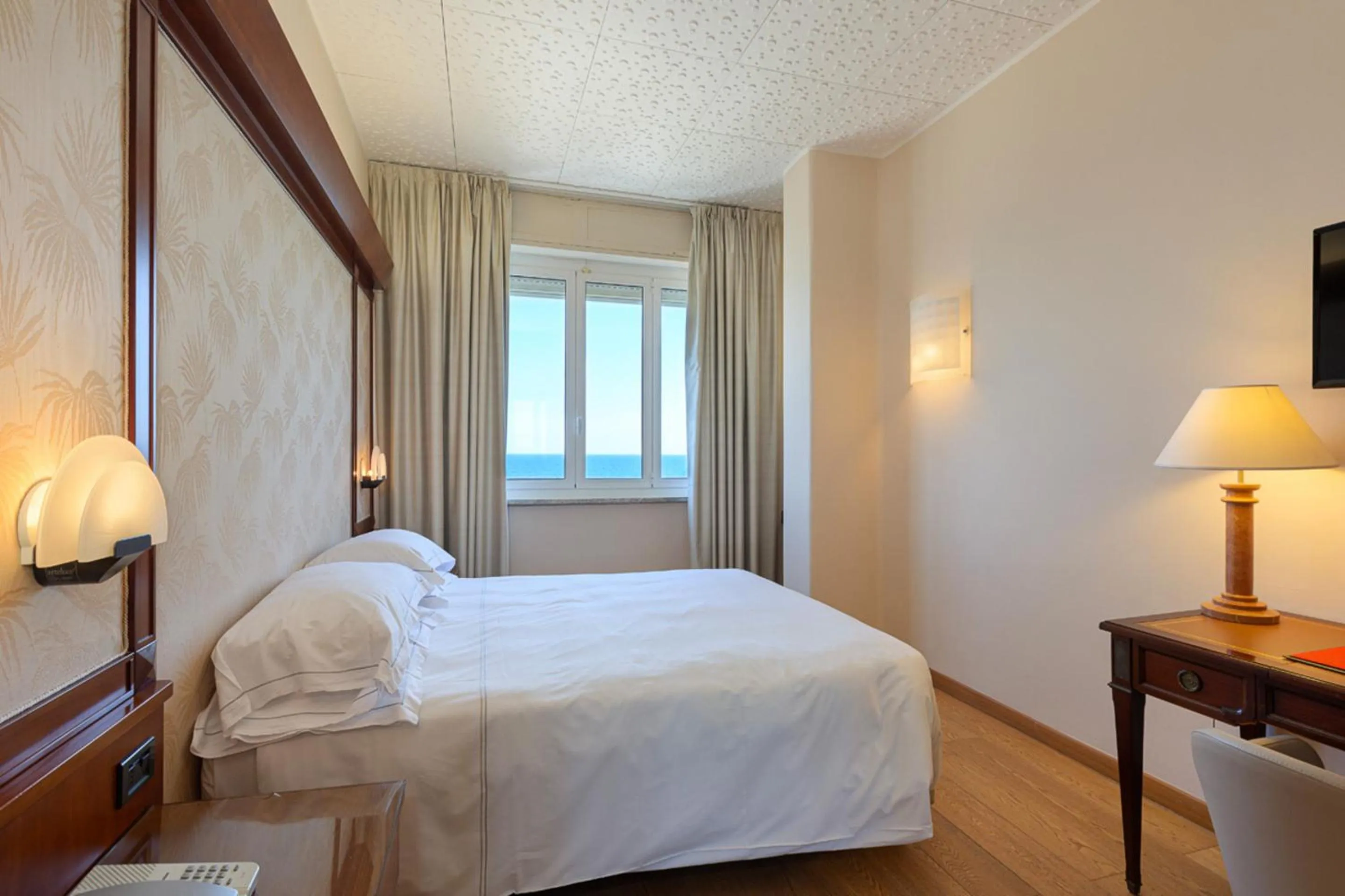 Bed in Grand Hotel Mediterranee