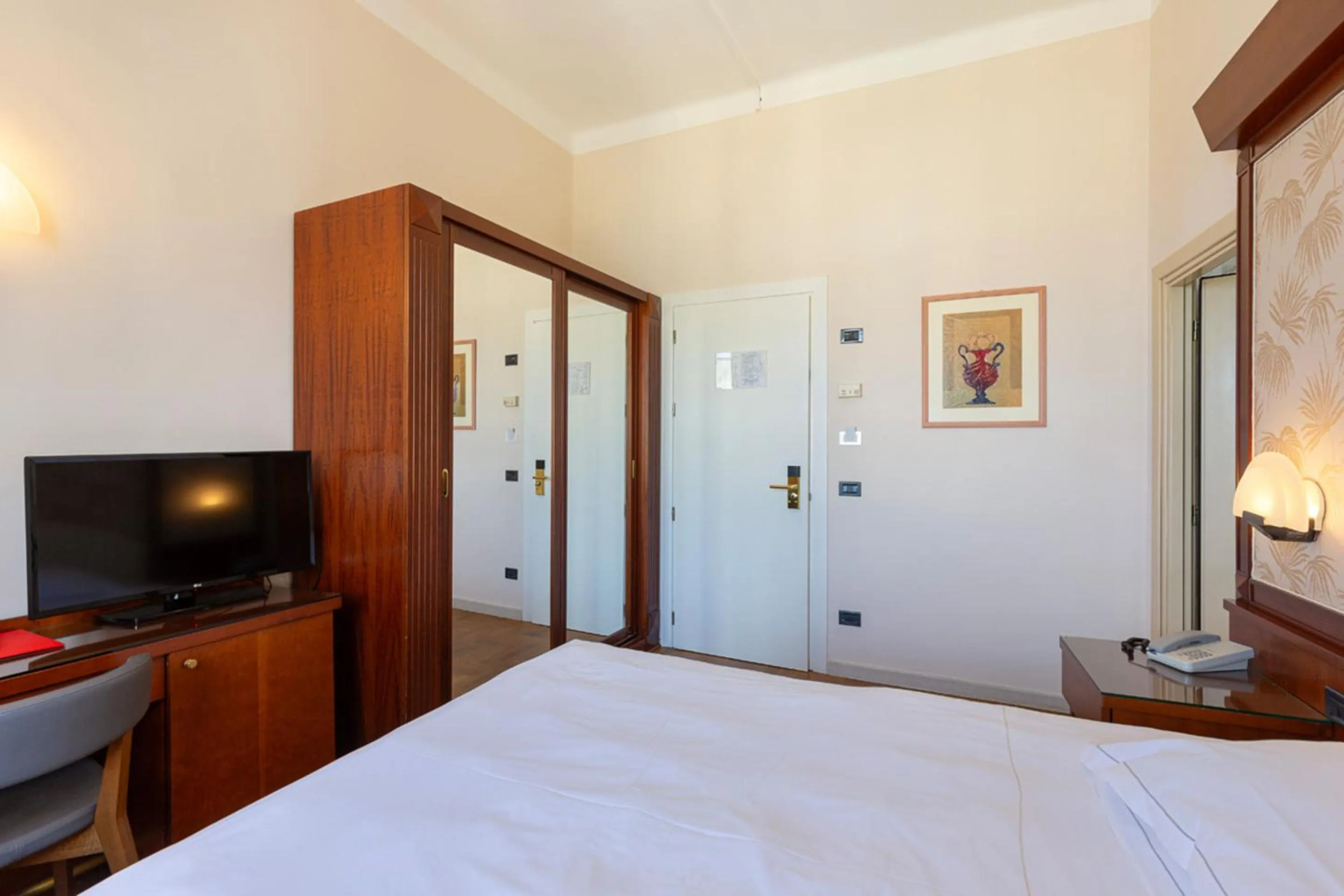 Standard Double Room in Grand Hotel Mediterranee