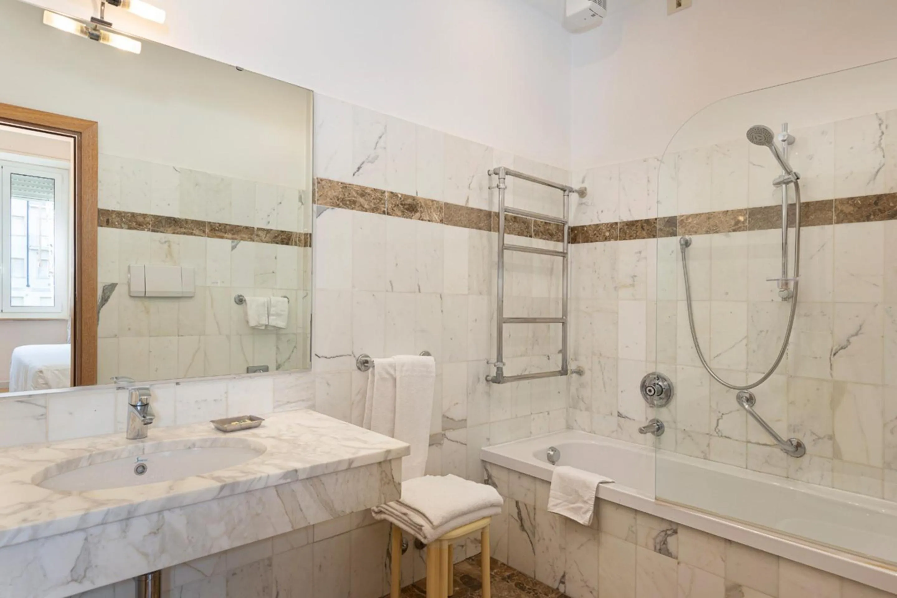 Shower in Grand Hotel Mediterranee