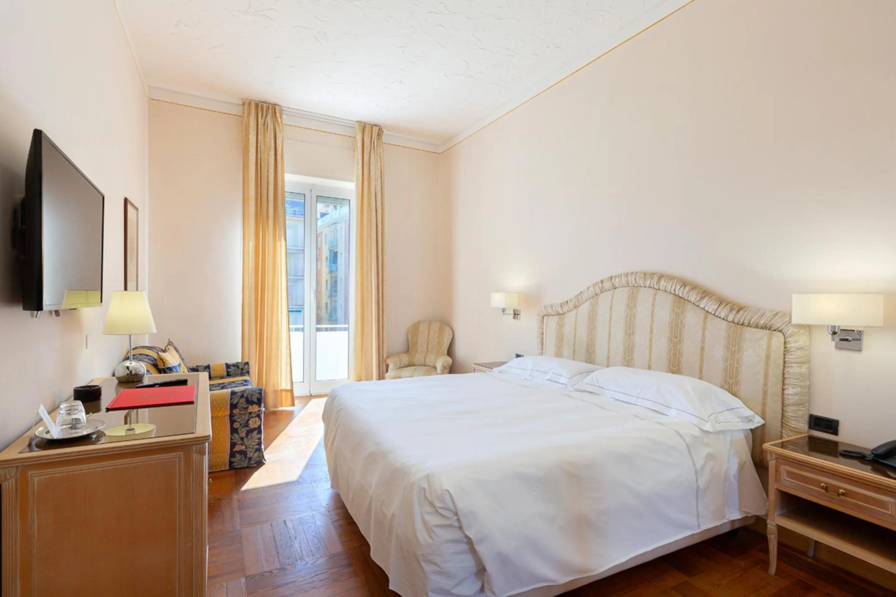 Bed in Grand Hotel Mediterranee