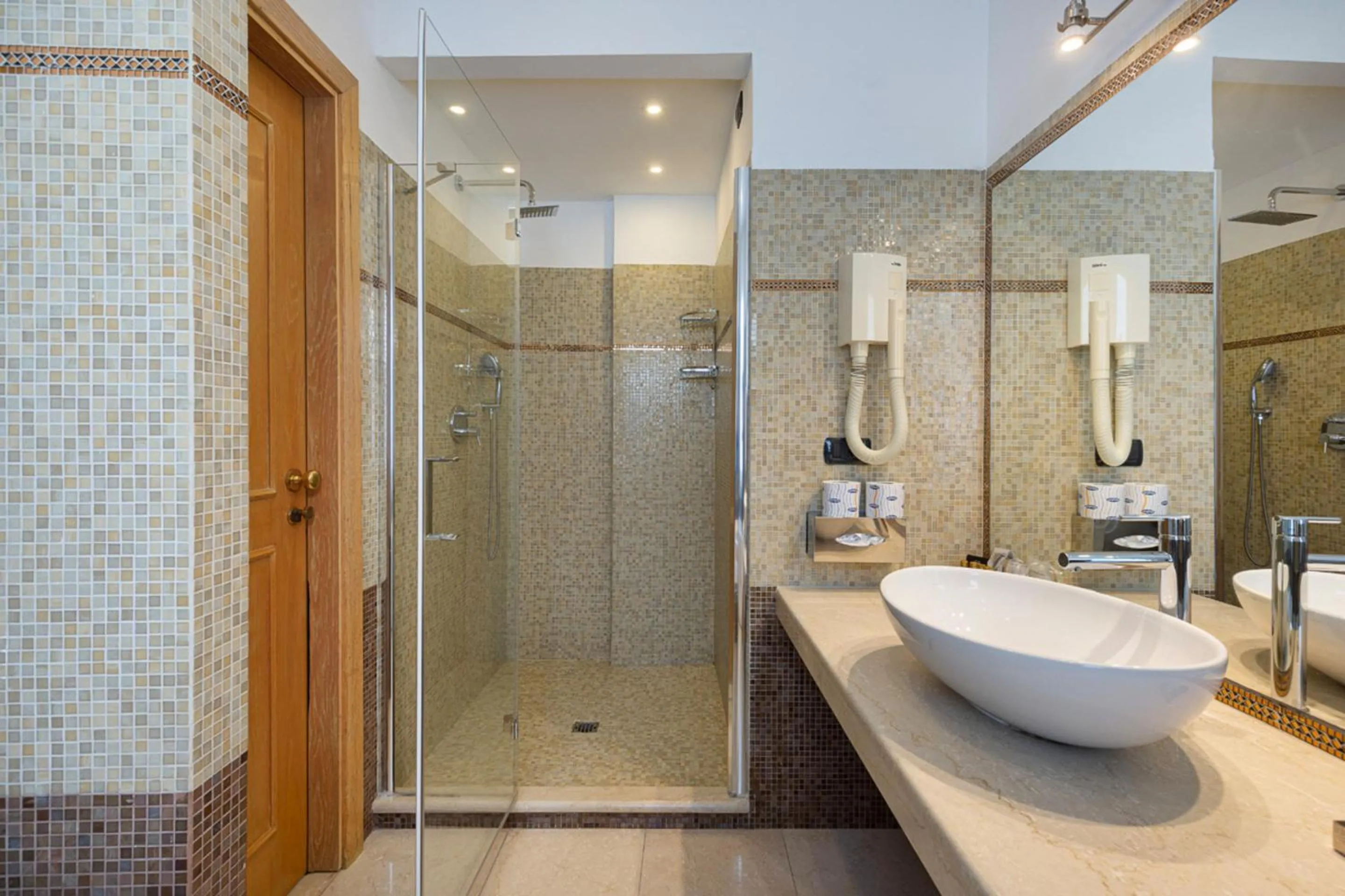 Shower in Grand Hotel Mediterranee