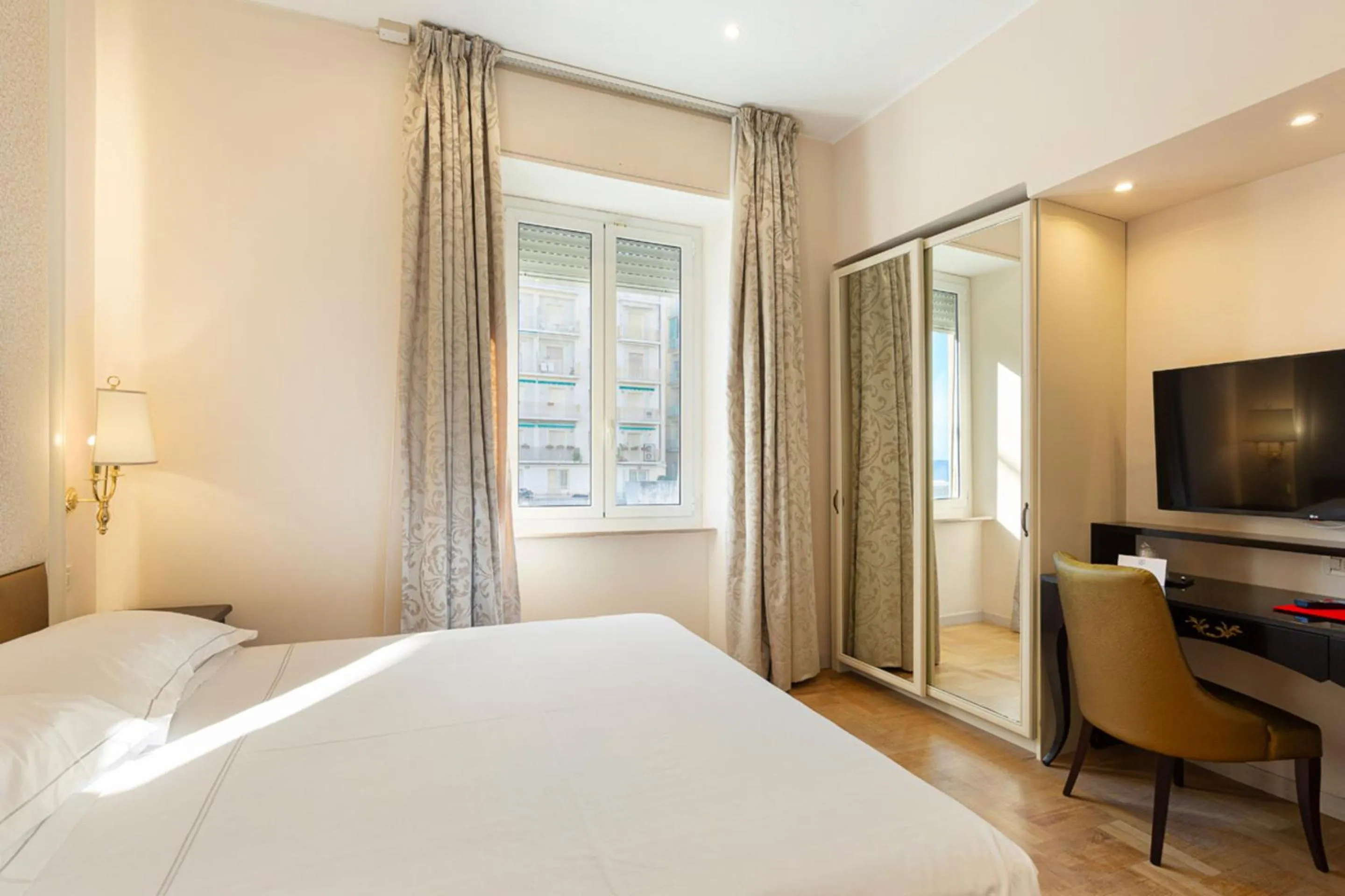 Bed in Grand Hotel Mediterranee