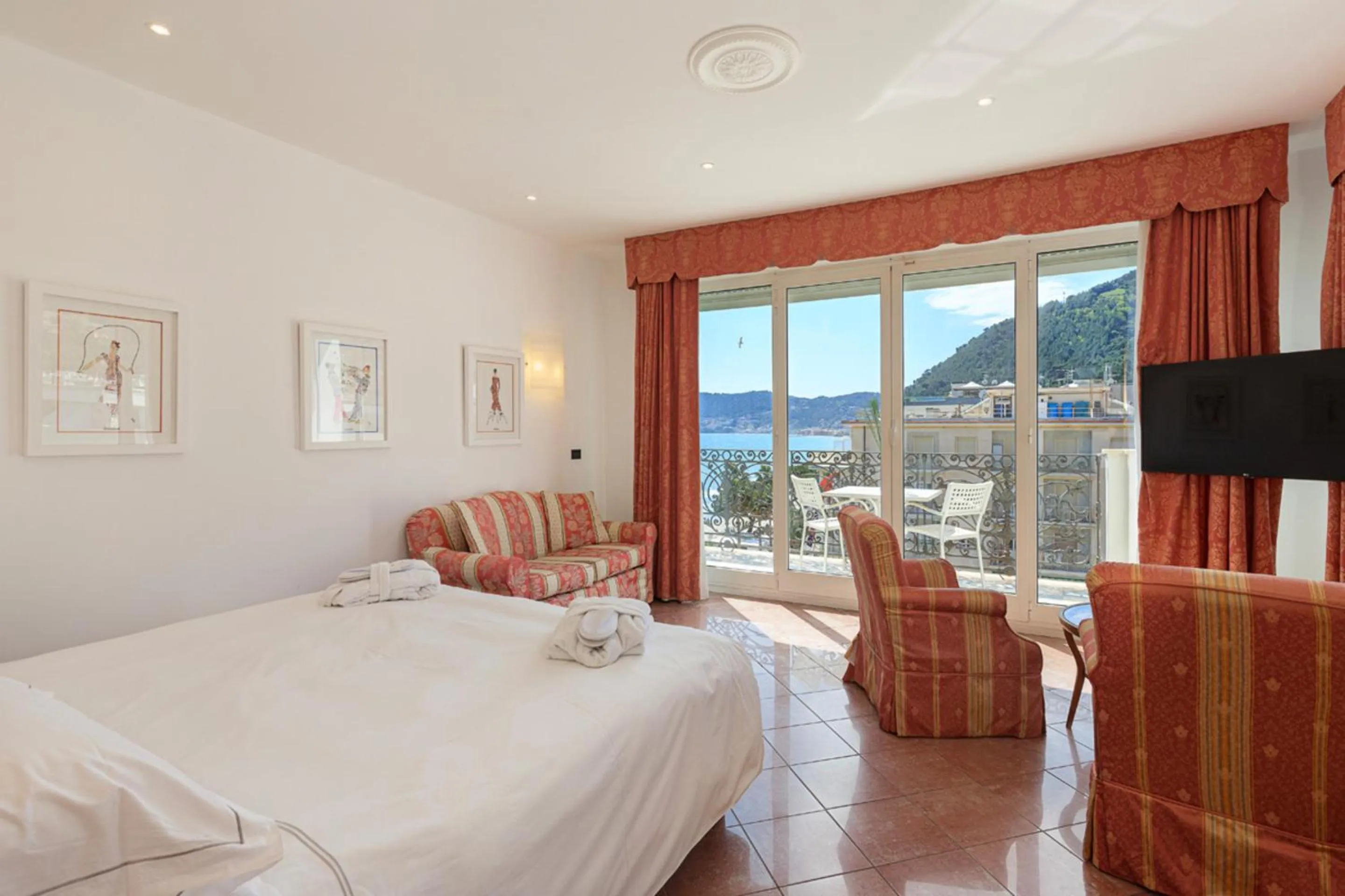 TV and multimedia, Bed in Grand Hotel Mediterranee