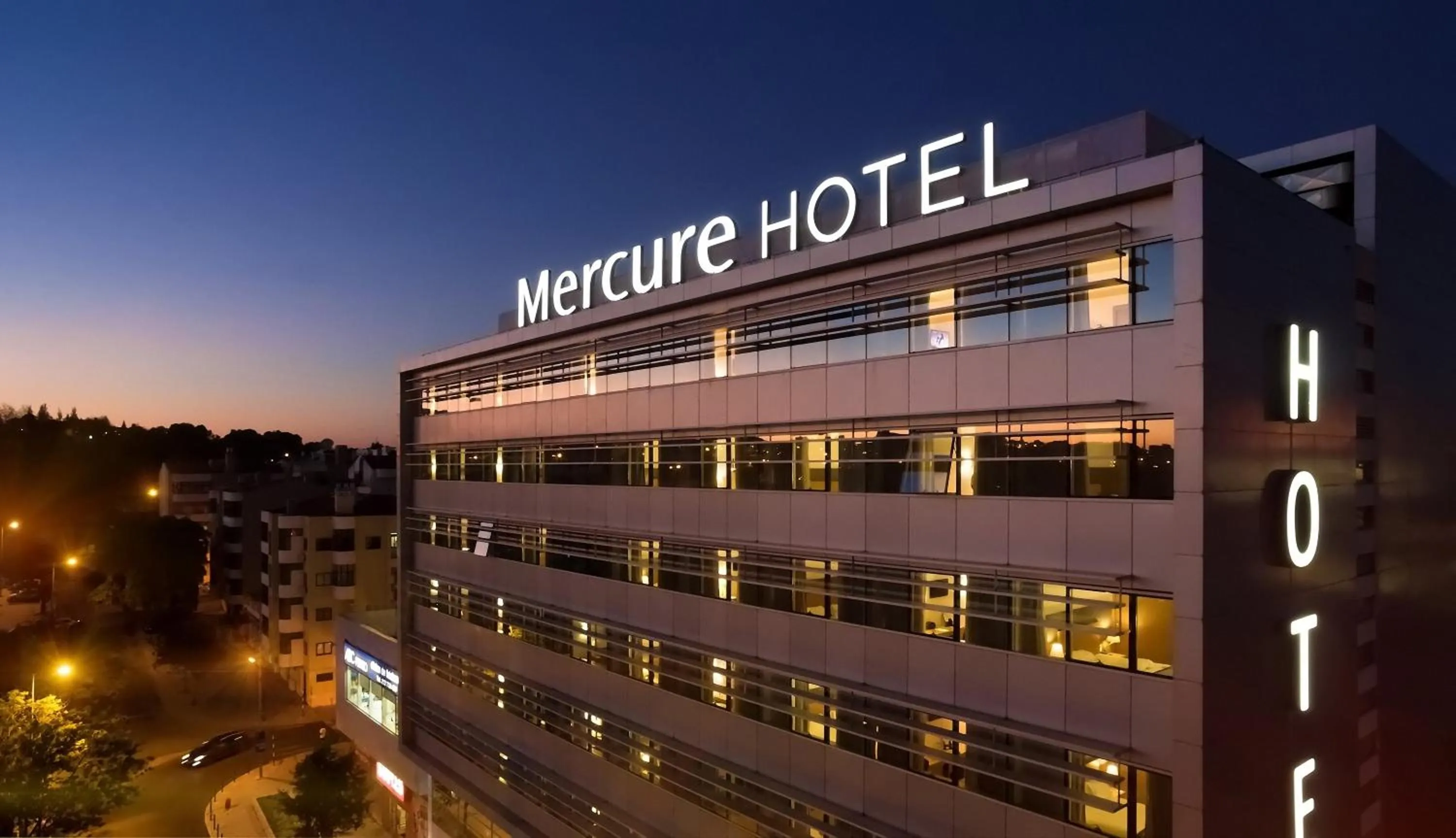 Night in Mercure Lisboa Almada