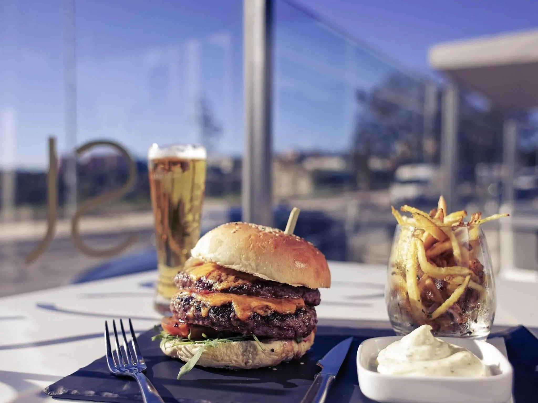 Restaurant/places to eat in Mercure Lisboa Almada