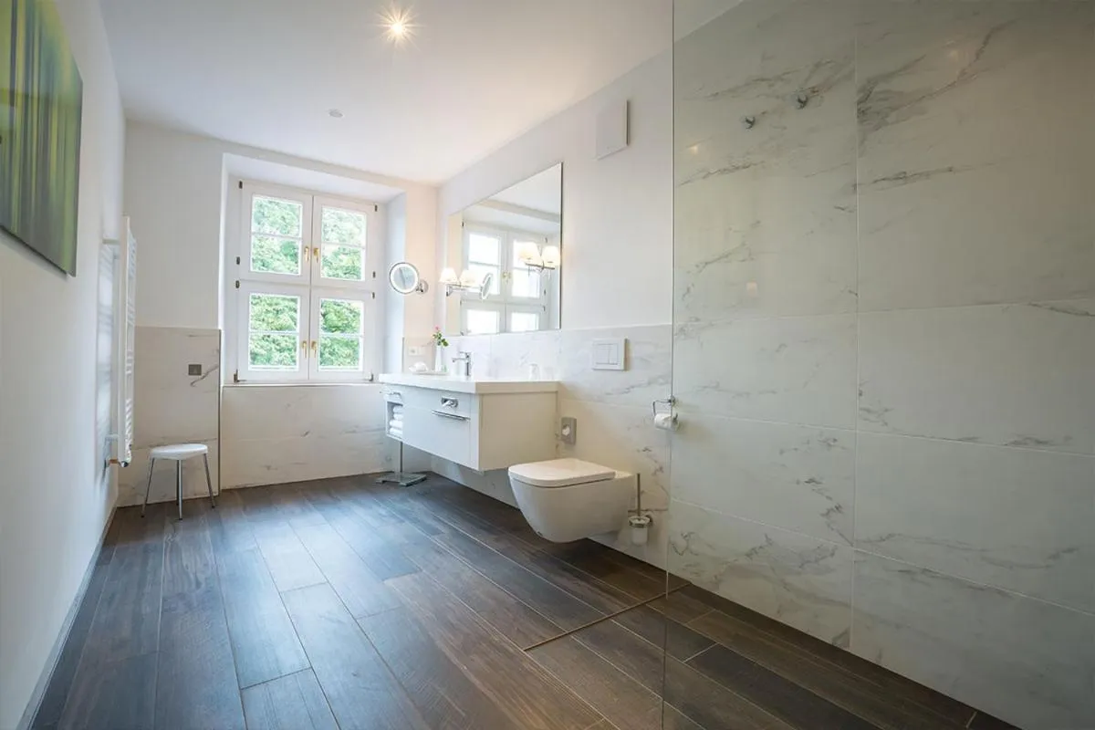 Bathroom in Romantik Hotel Burgkeller Residenz Kerstinghaus