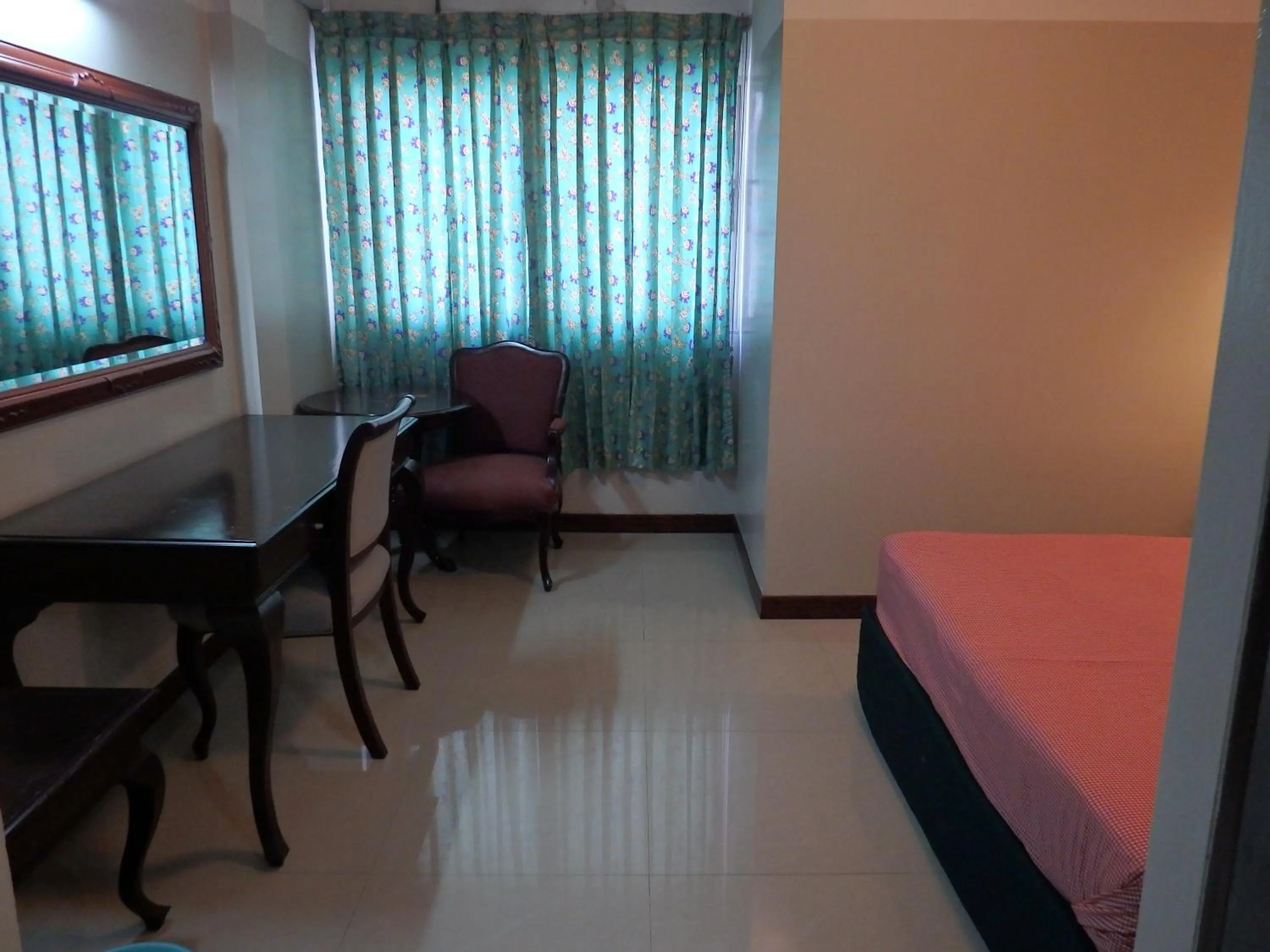 Photo of the whole room, Bed in Sakol Hotel