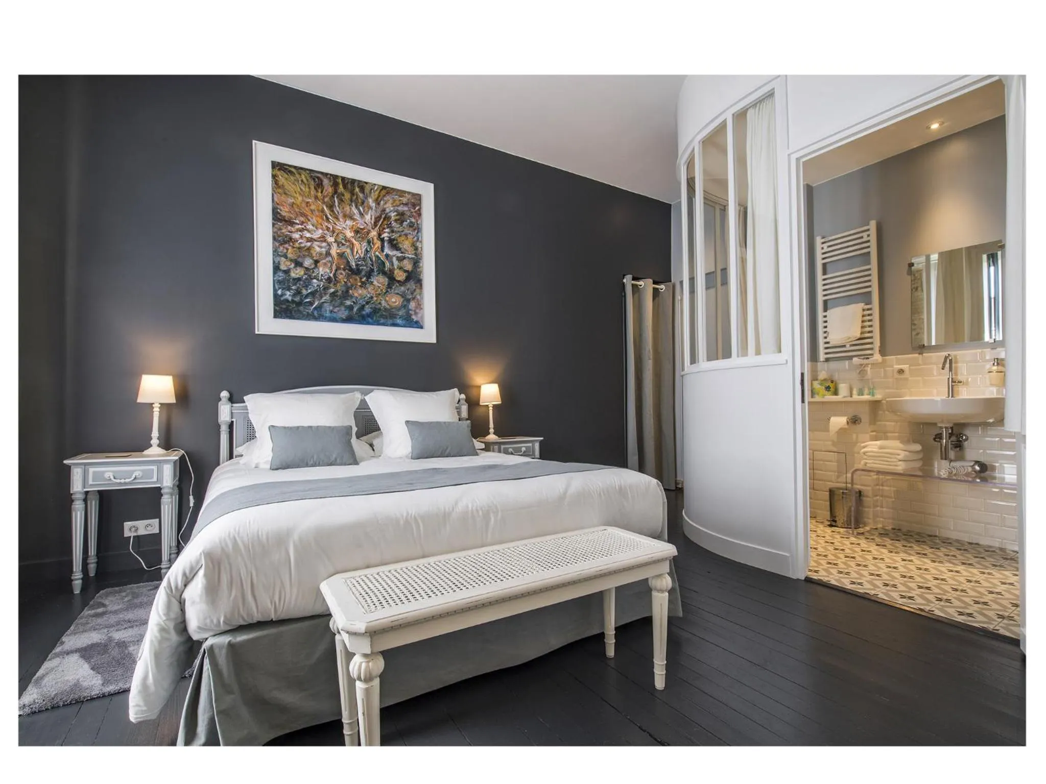 Photo of the whole room, Bed in La Sauternaise, luxury Boutique B&B