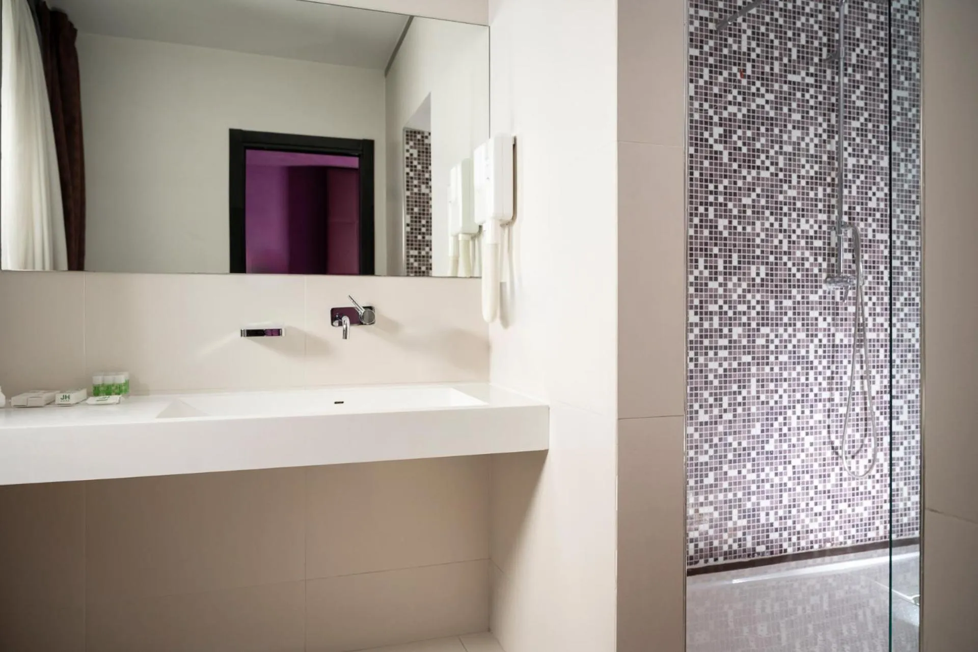 Shower in Just Hotel Lomazzo Fiera