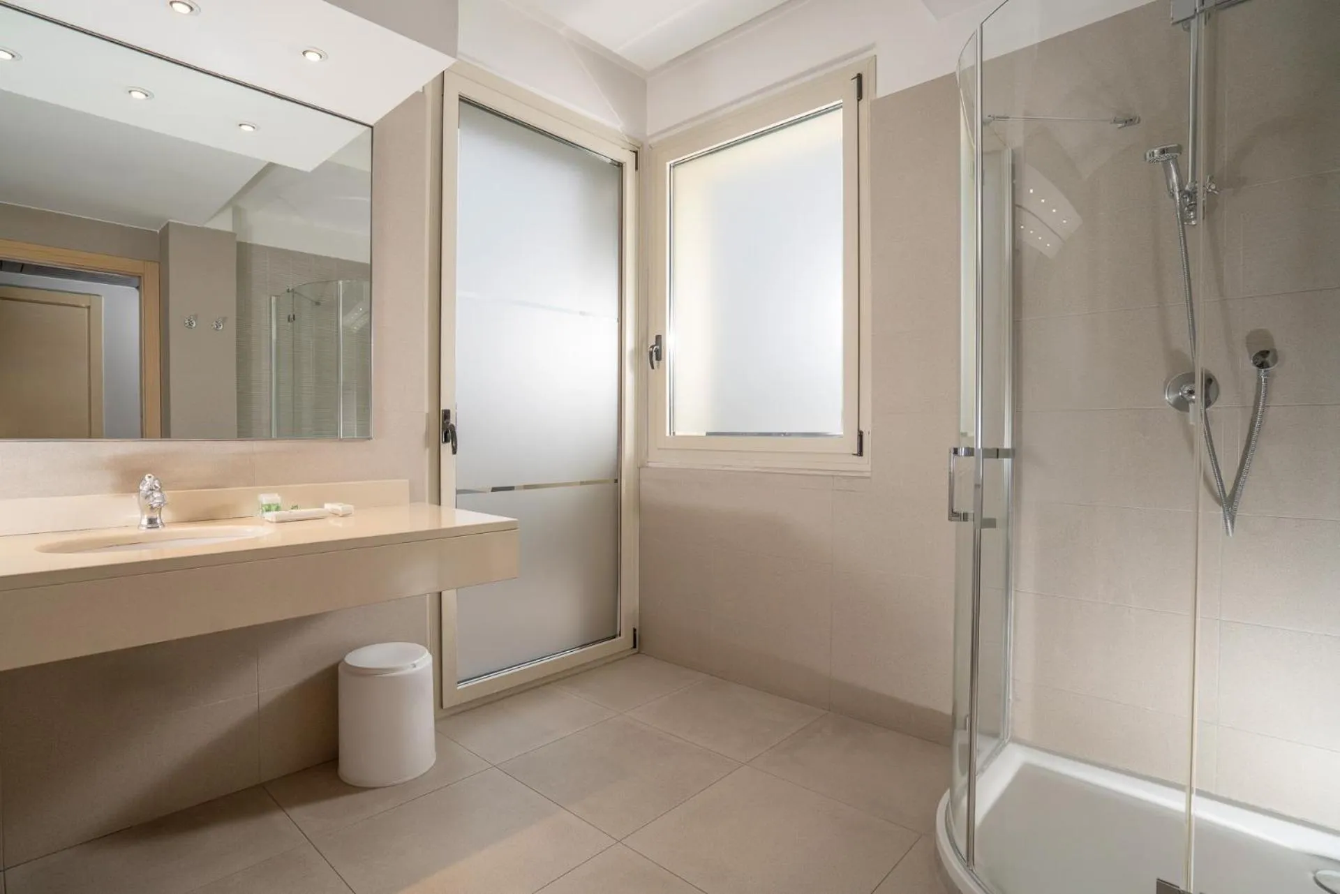 Bathroom in Just Hotel Lomazzo Fiera