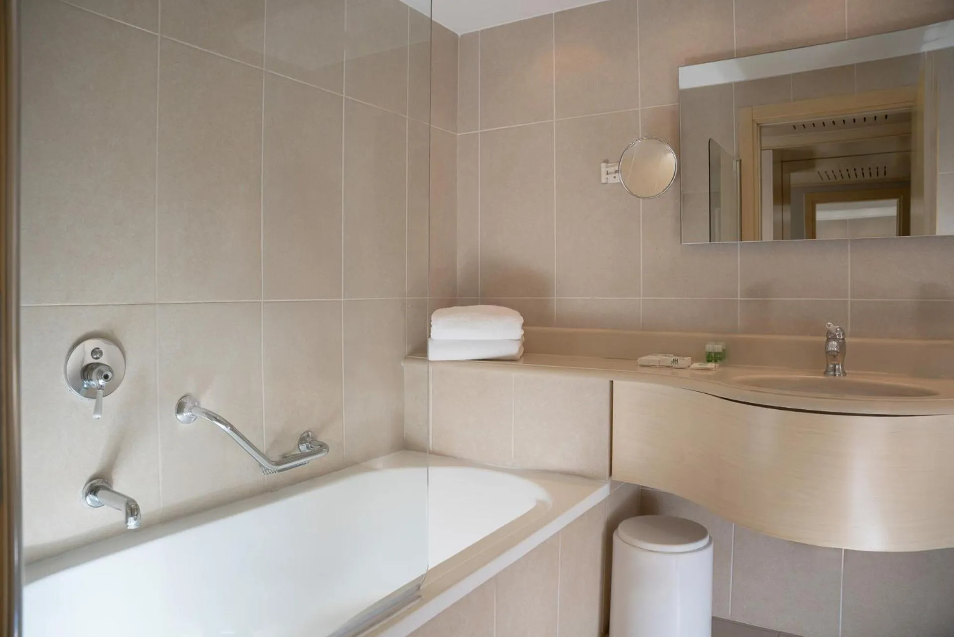 Bathroom in Just Hotel Lomazzo Fiera