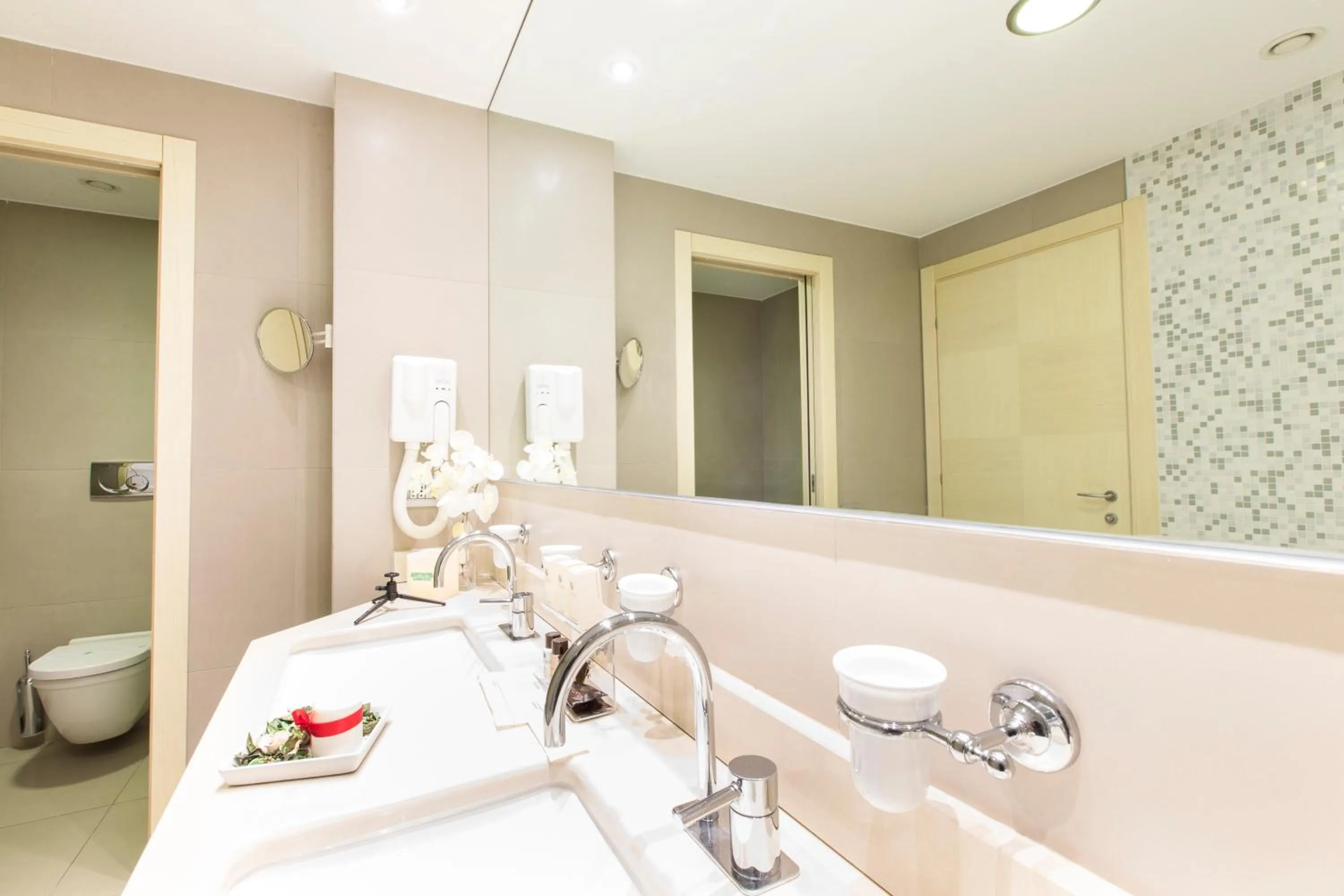 Bathroom in Just Hotel Lomazzo Fiera